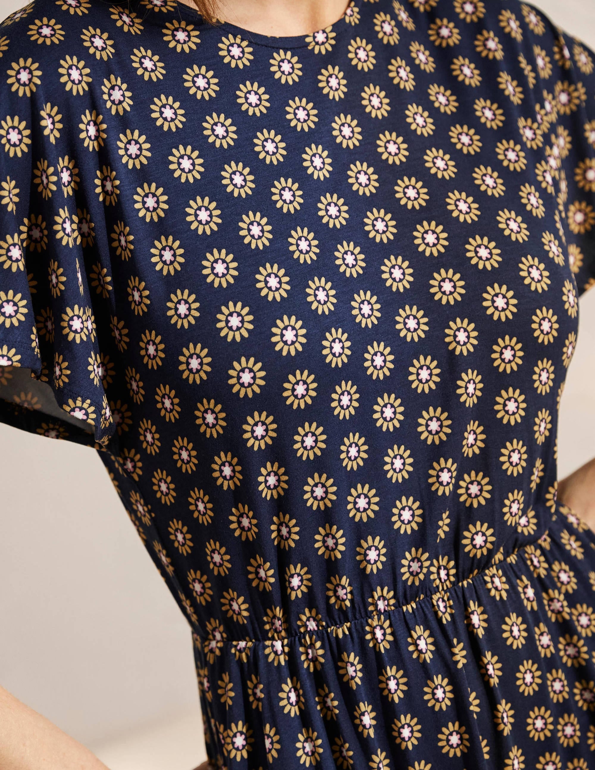 Jerseykleid mit Flatterärmeln-Französisches Navy, Gänseblümchenmuster - Image 2