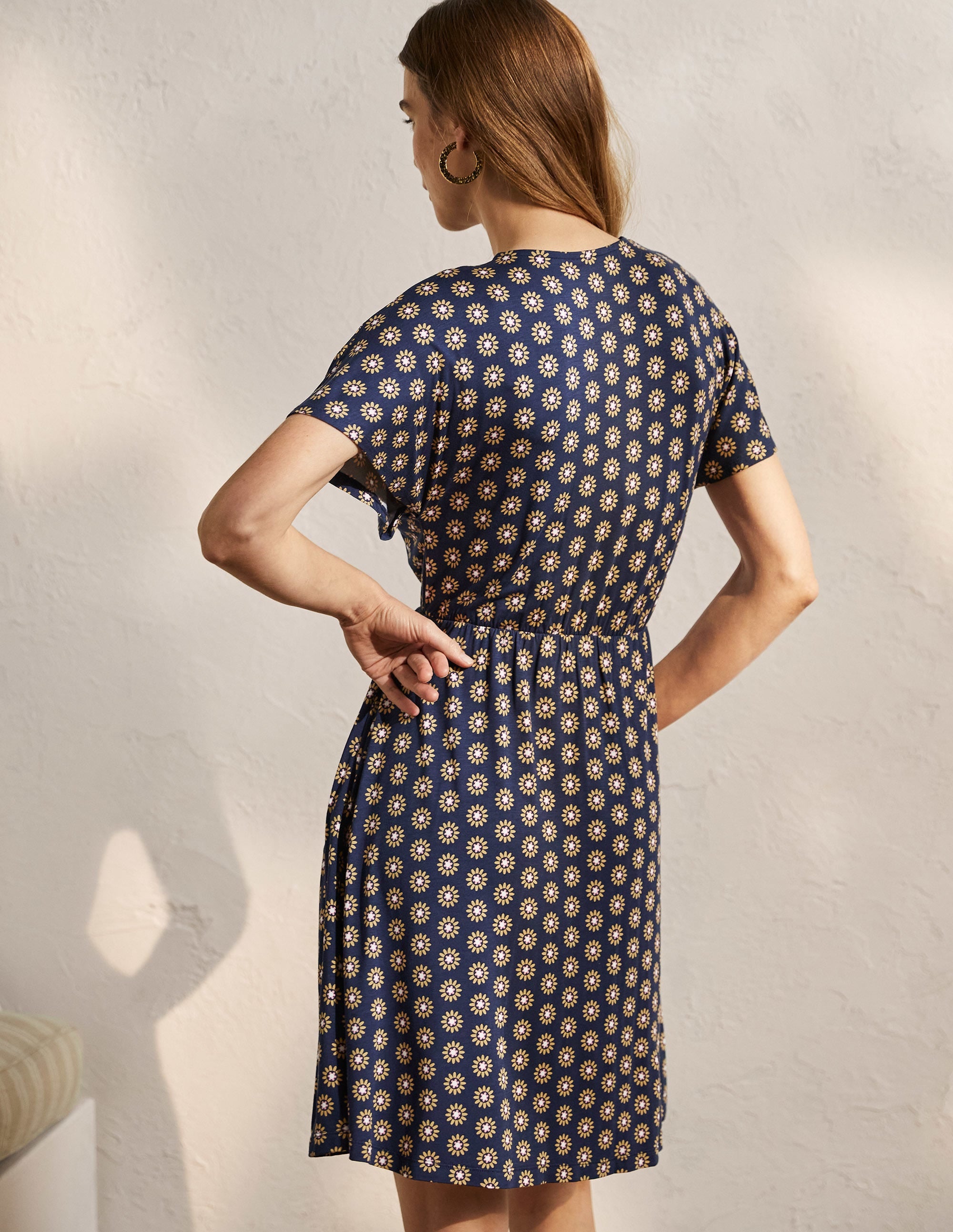 Jerseykleid mit Flatterärmeln-Französisches Navy, Gänseblümchenmuster - Image 3