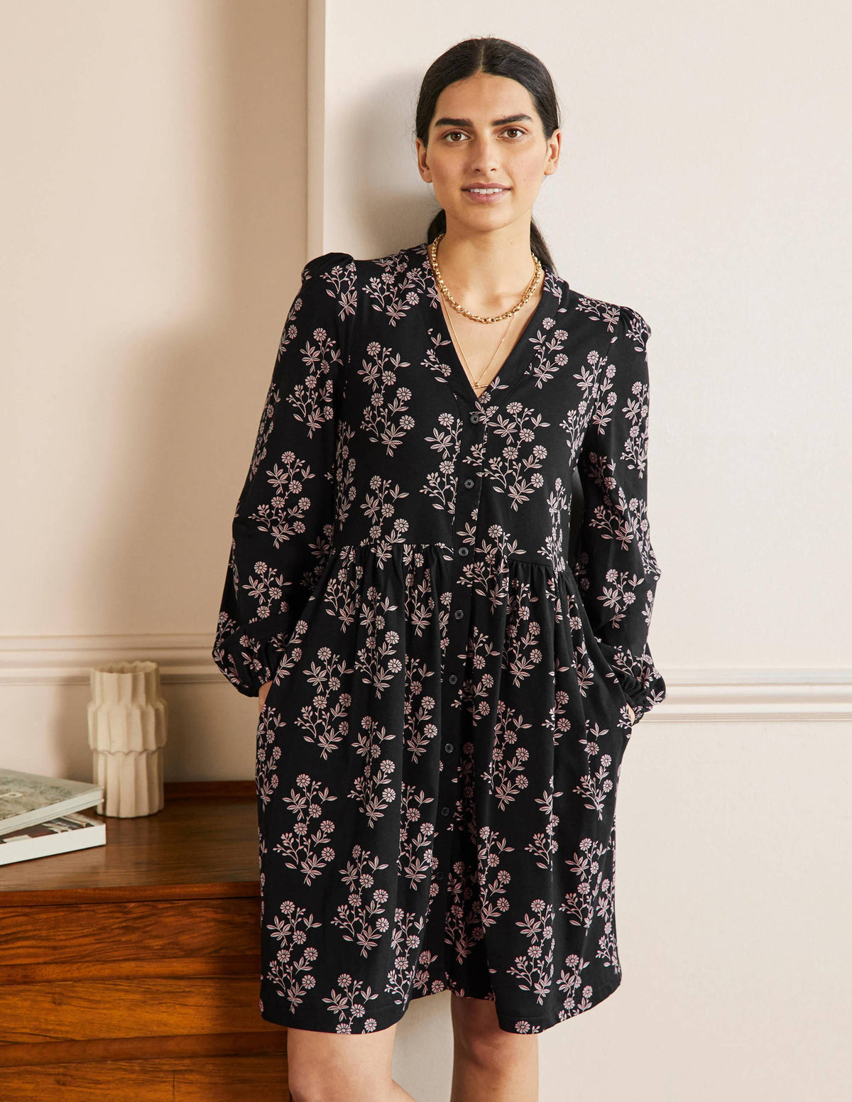 Robe boutonnée en jersey-Noir, motif Leafy Cluster-4
