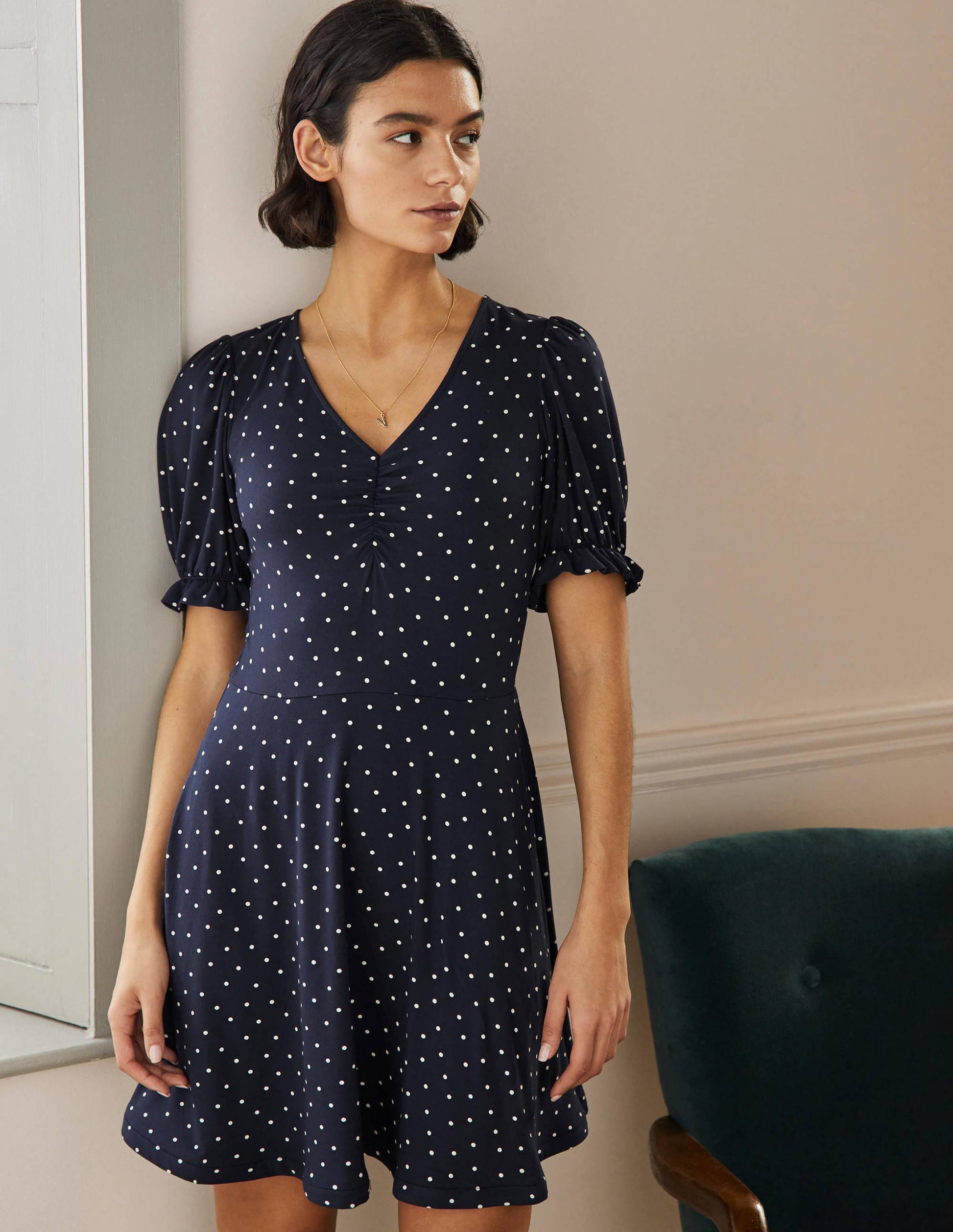 Jerseykleid mit V-Ausschnitt-Navy, Pünktchen-1
