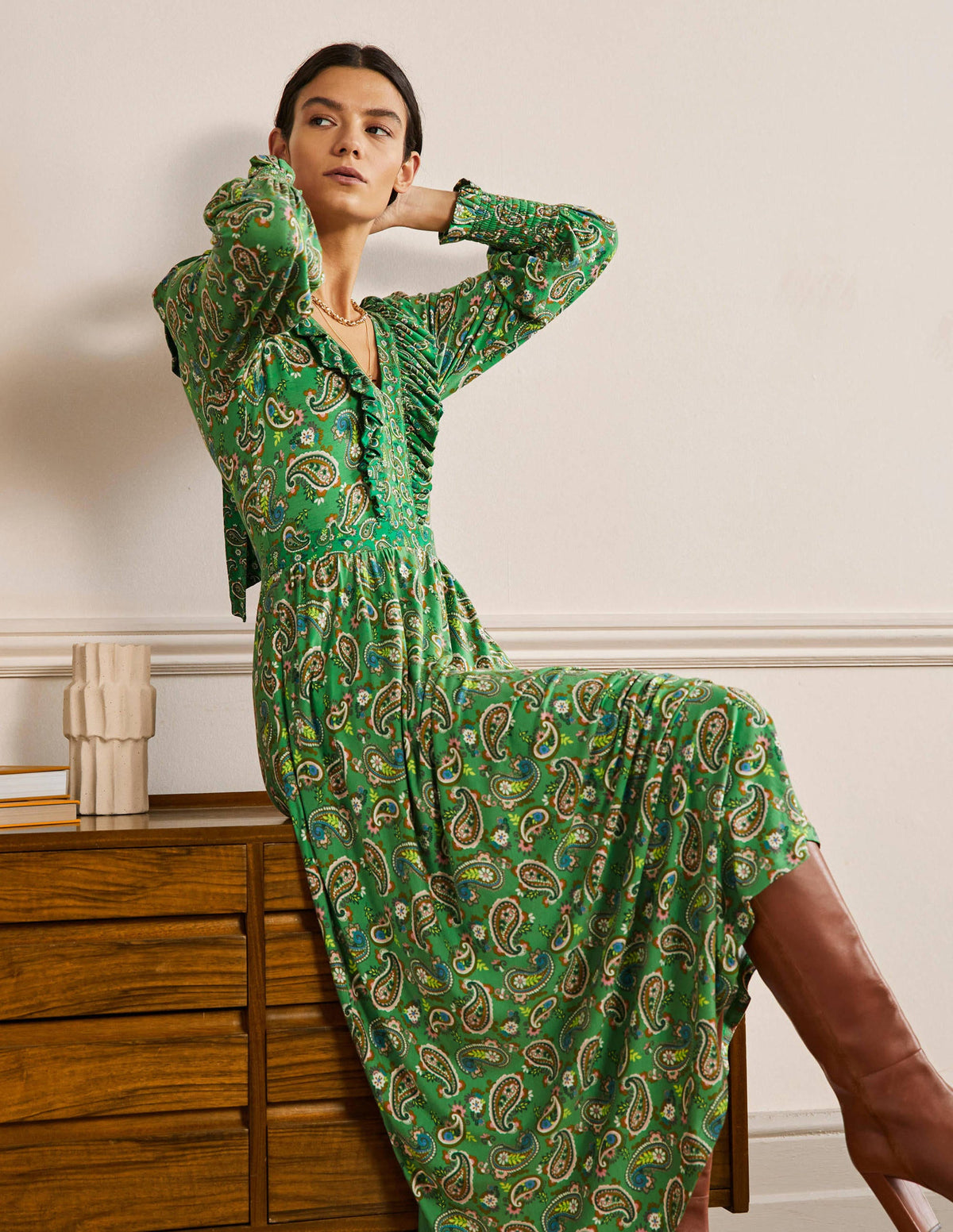Jerseymaxikleid mit Rüschen-Schottengrün, Blühendes Paisleymuster - Image 4