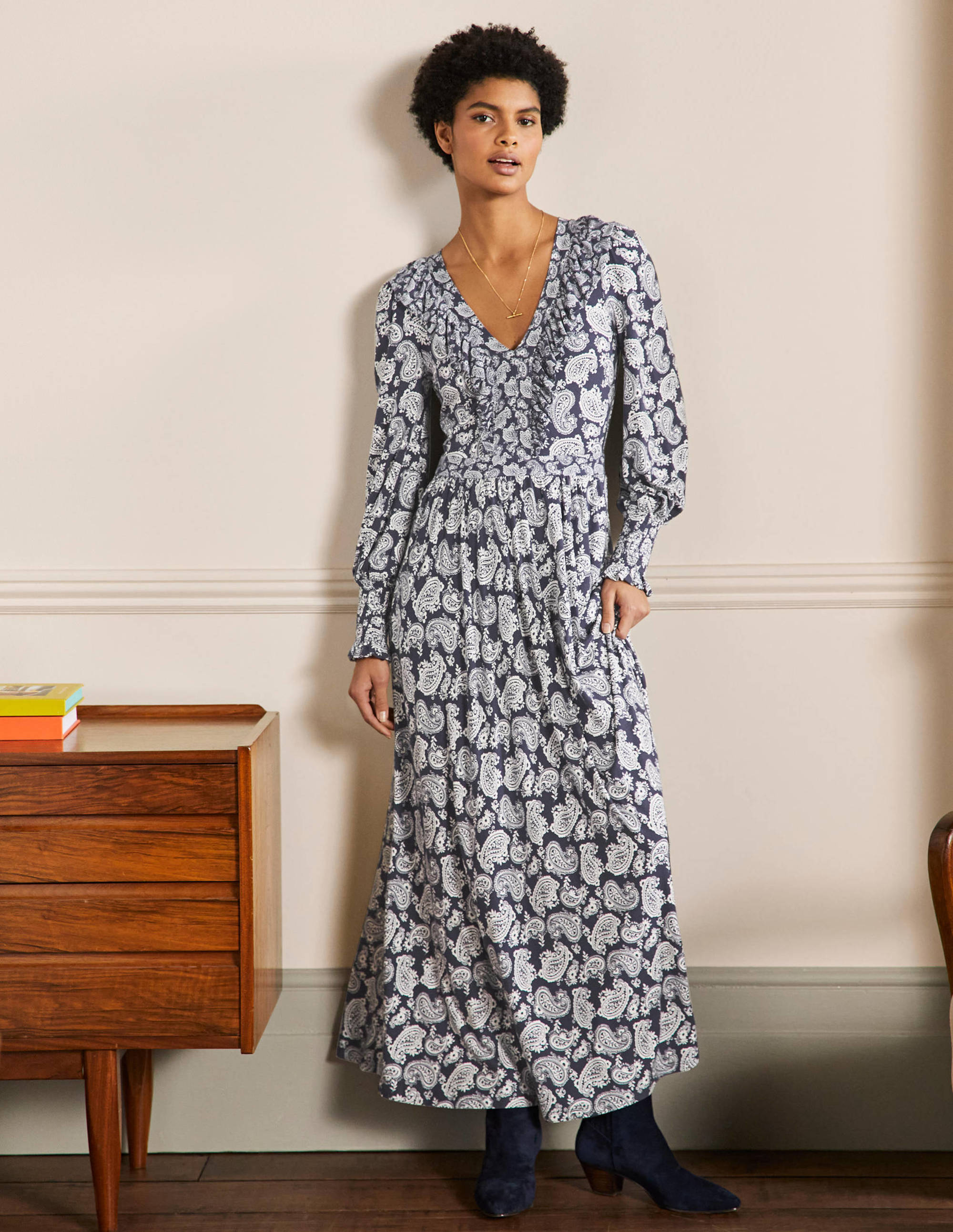 Jerseymaxikleid mit Rüschen-Französisches Navy, Blühendes Paisleymuster - Image 1