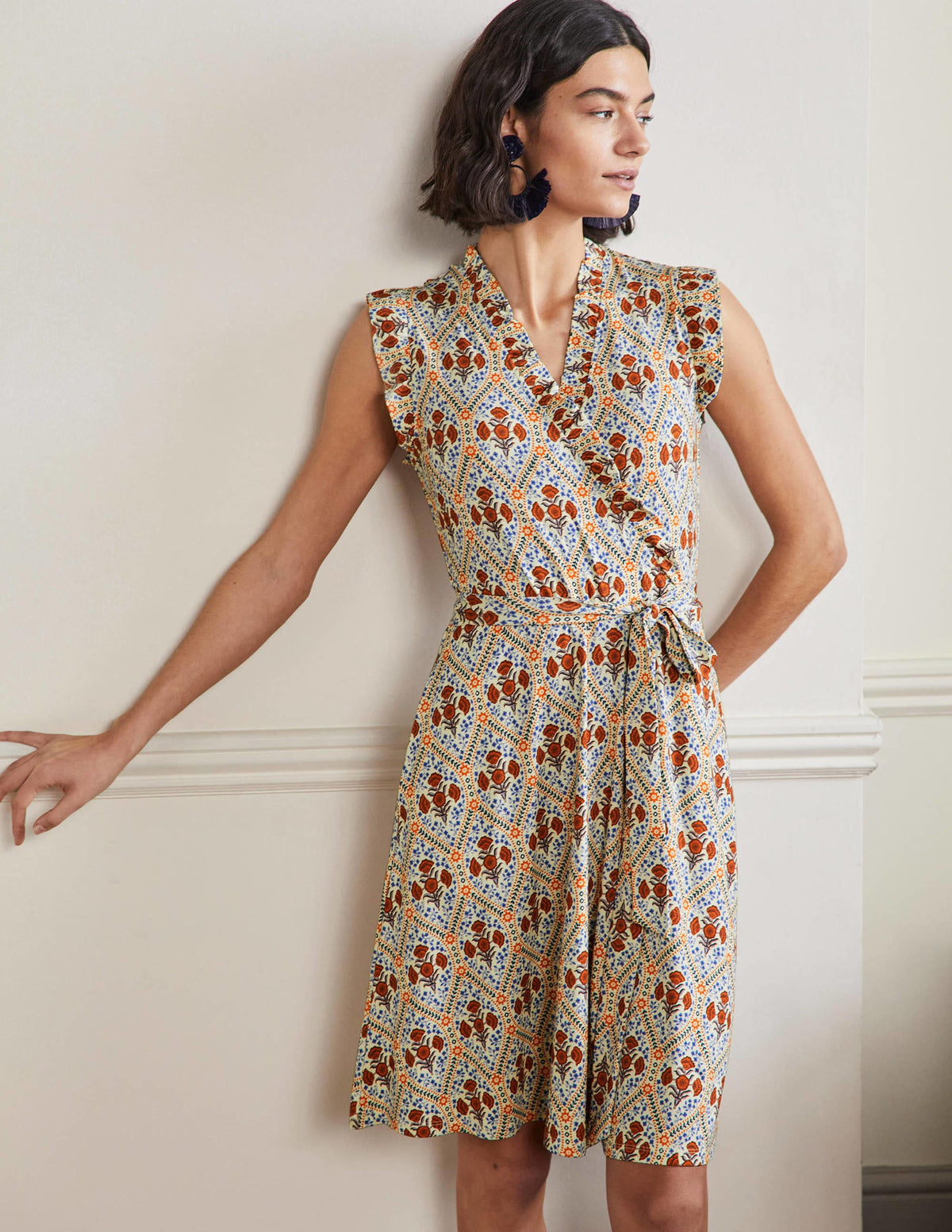 Jerseykleid mit fixierter Wickeloptik und Rüschen-Naturweiß, Mohnblumen-5