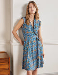 Robe volantée à effet portefeuille fixe en jersey-Bleu mosaïque, motif Poppy Bloom