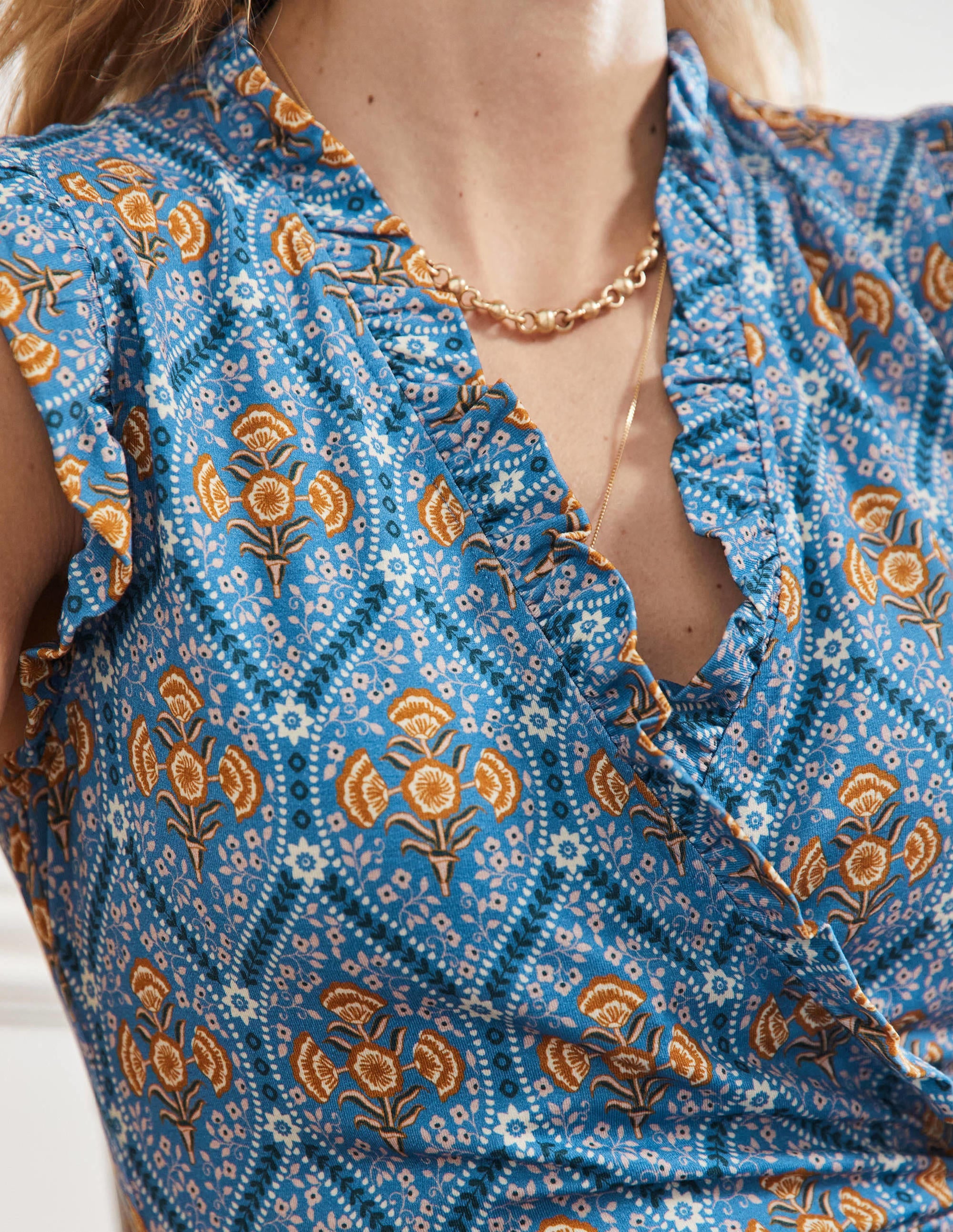 Robe volantée à effet portefeuille fixe en jersey-Bleu mosaïque, motif Poppy Bloom - Image 2