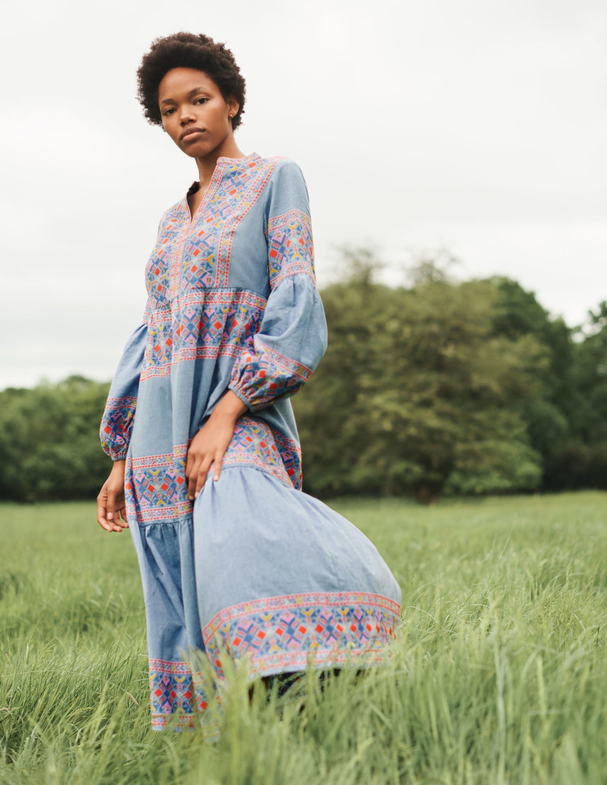 Maxi-Stufenkleid mit Stickerei-Heller Faux-Uni - Image 9
