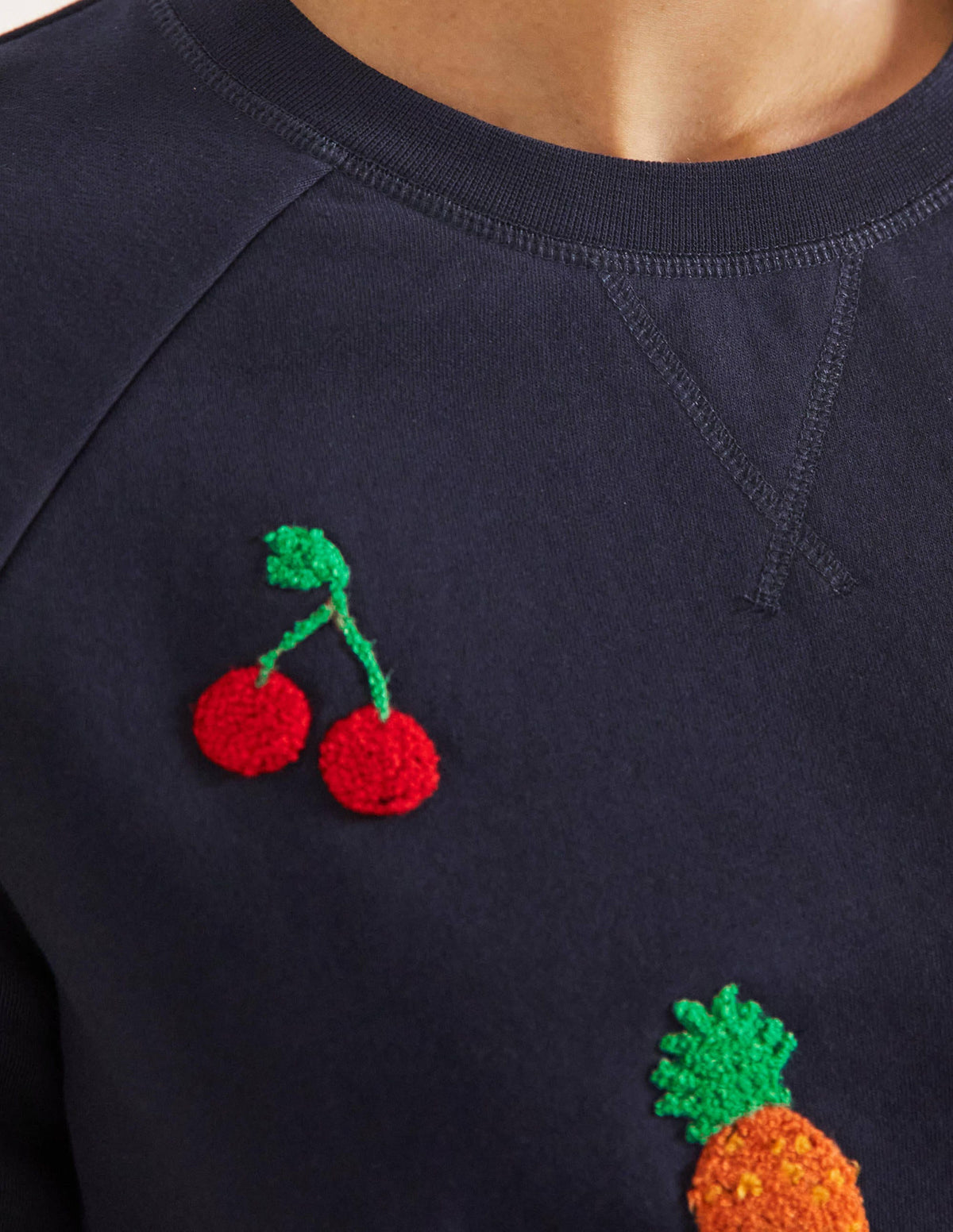 Gemustertes Sweatshirt aus Baumwolle-Navy, Bouclé-Früchtemotiv - Image 2