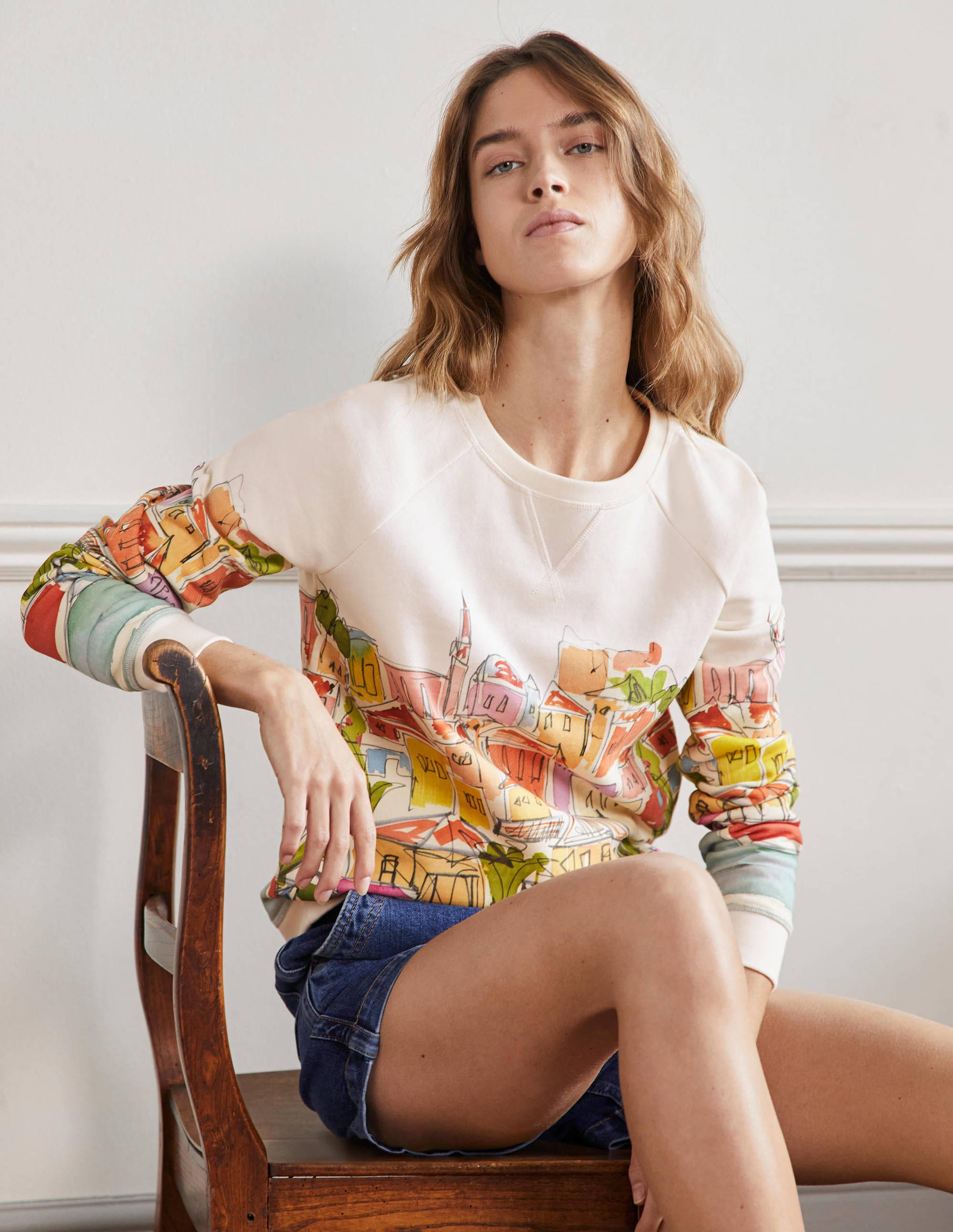 Gemustertes Sweatshirt aus Baumwolle-Surfblau, Regenbogen/Dorfmotiv - Image 1