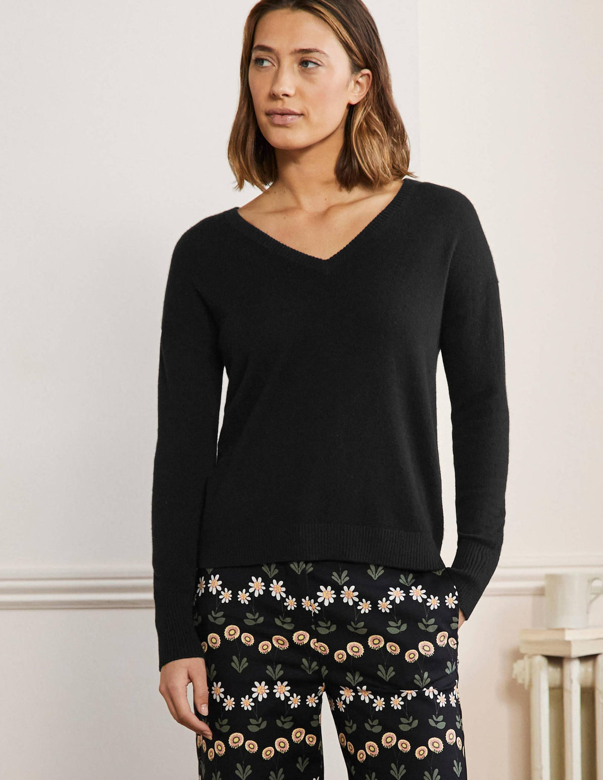 Lässiger Kaschmirpullover mit V-Ausschnitt-Schwarz - Image 1