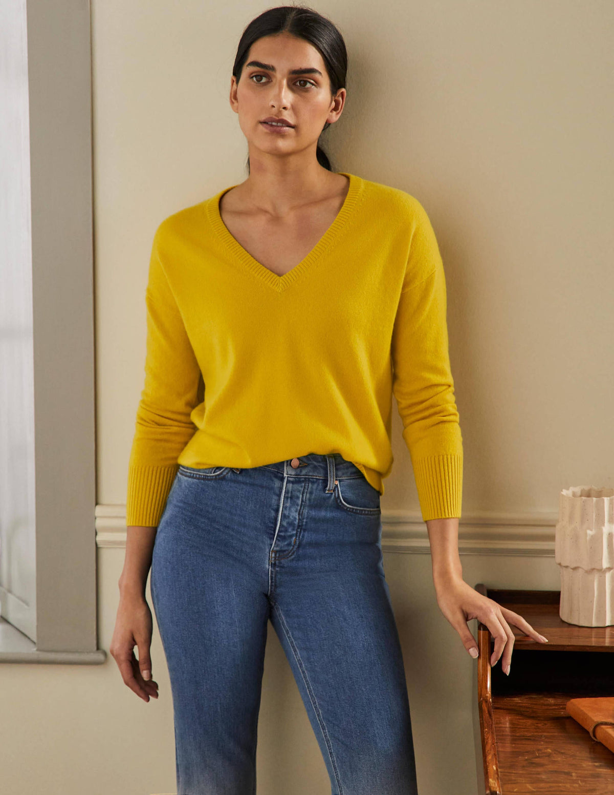 Lässiger Kaschmirpullover mit V-Ausschnitt-Zitronengelb - Image 4