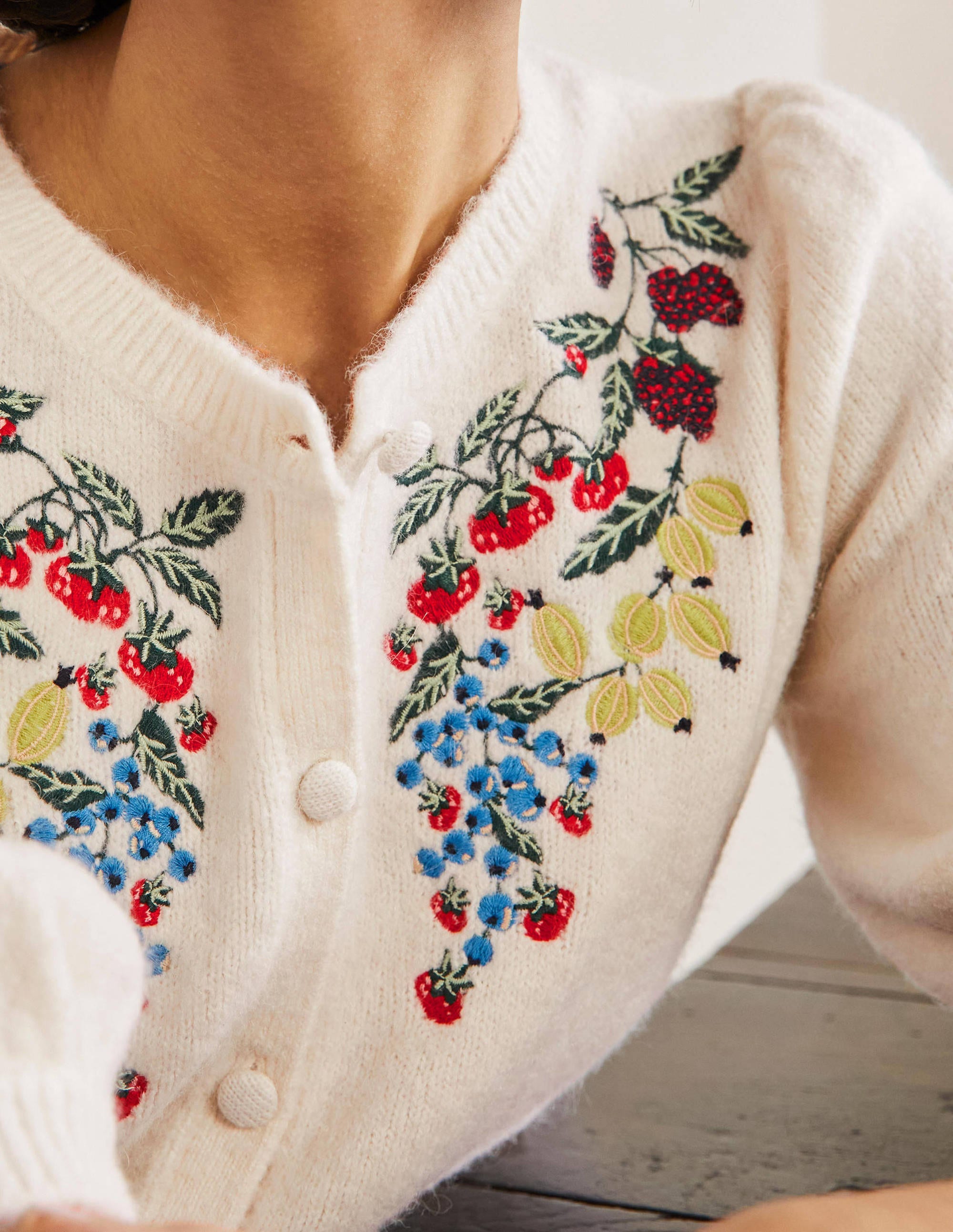 Flauschiger Cardigan mit Stickerei-Naturweiß, Stickerei - Image 2