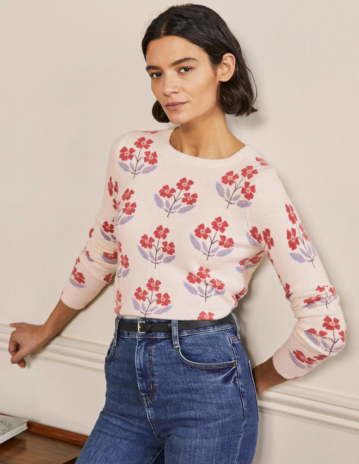 Flauschiger Pullover mit Muster-Naturweiß, Blühende Knospen - Image 1