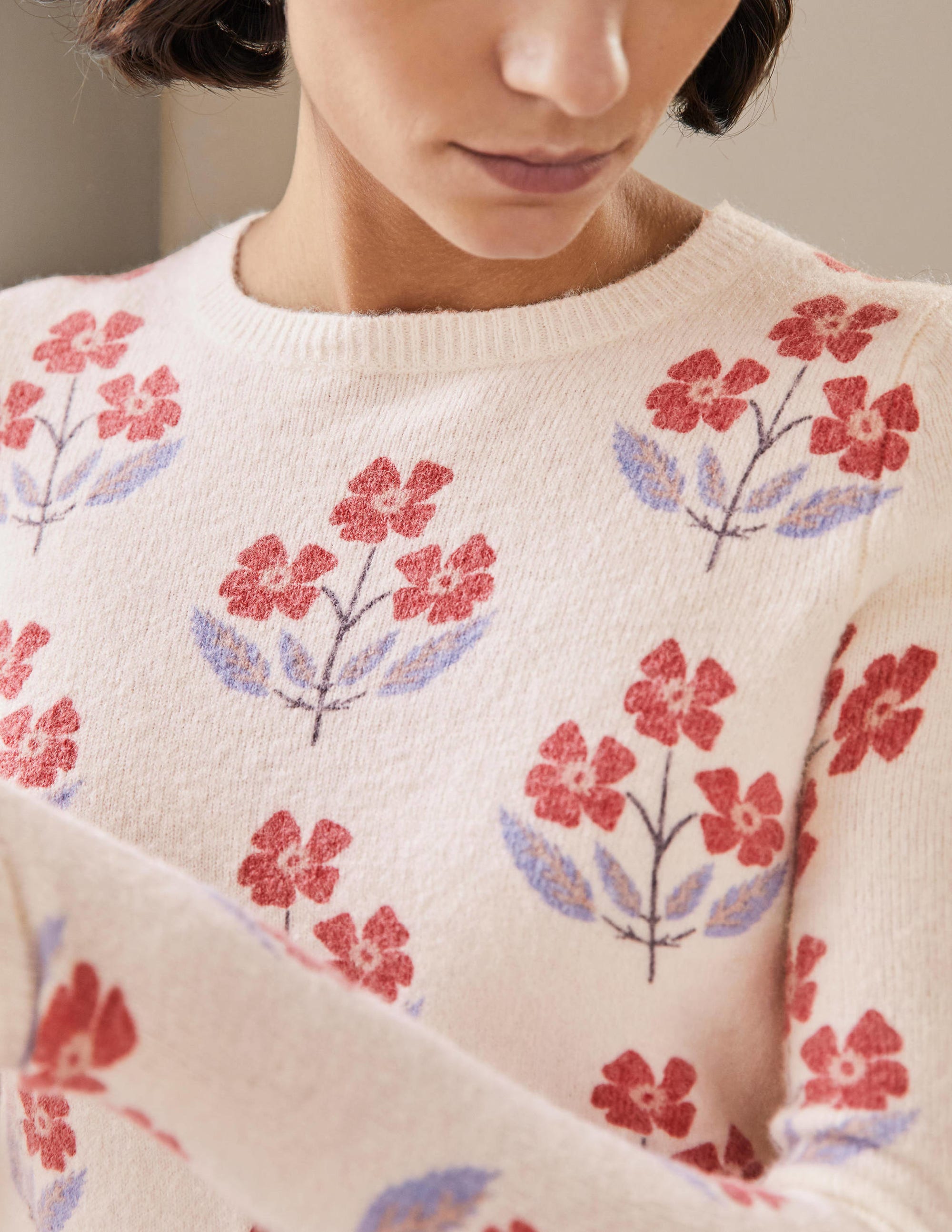 Flauschiger Pullover mit Muster-Naturweiß, Blühende Knospen - Image 2