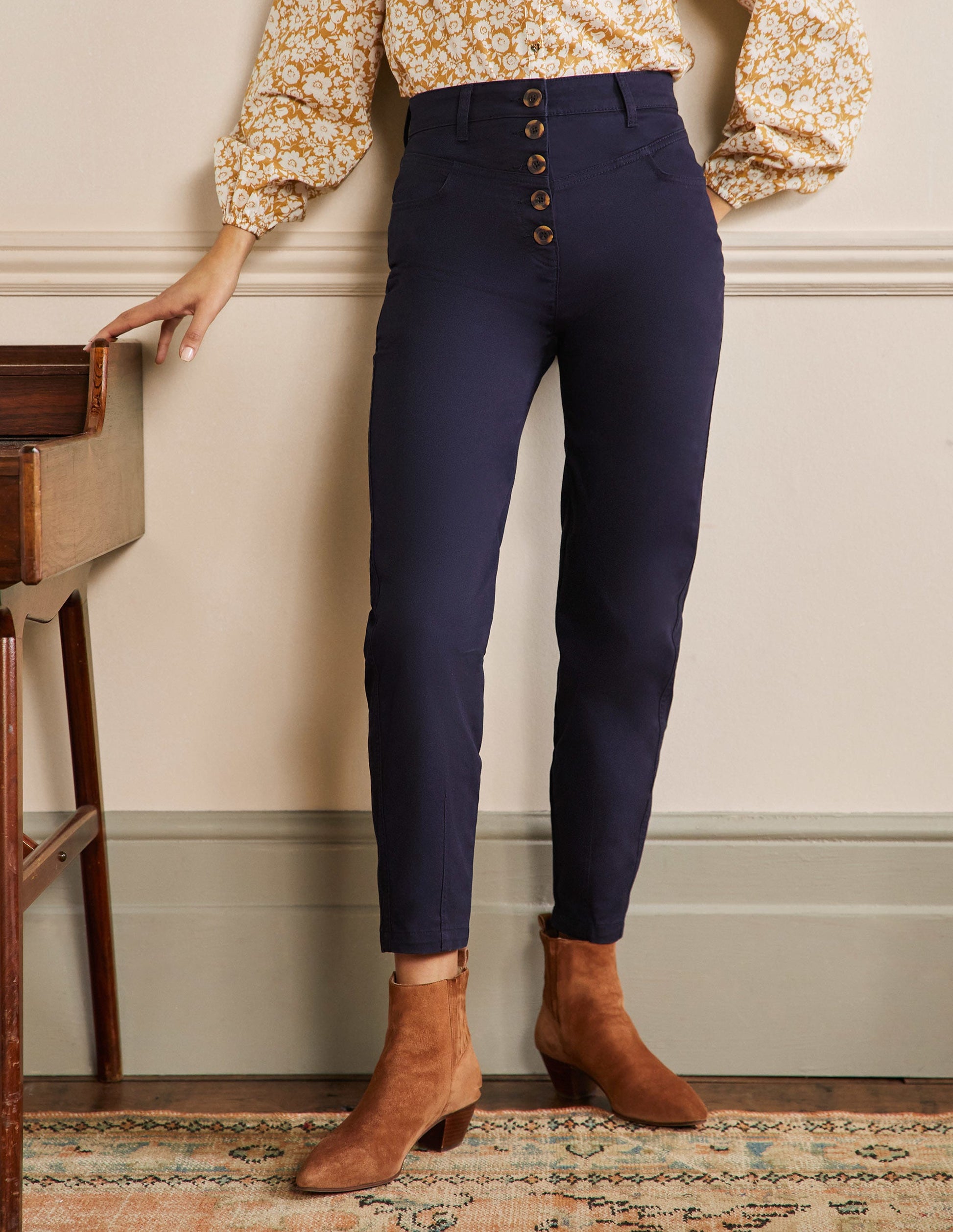 Schmal zulaufende Chinohose-Marineblau-4