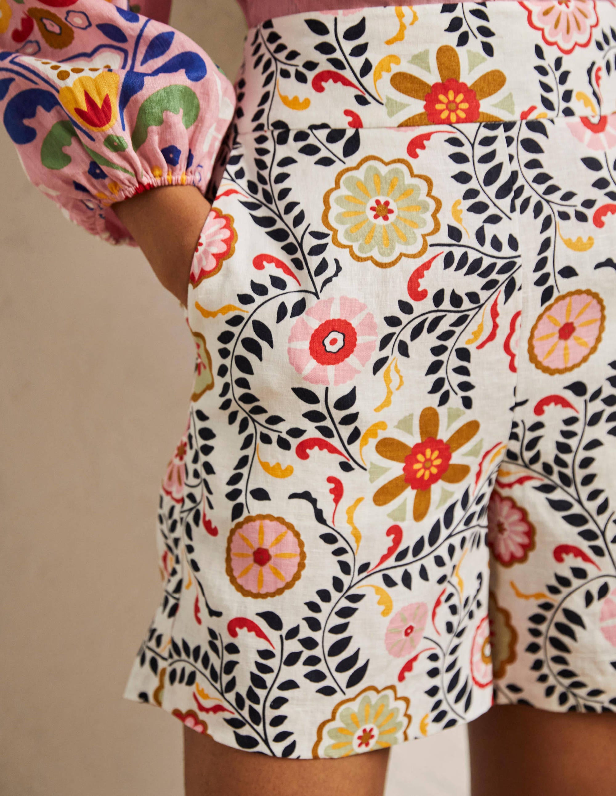 Short Georgina en lin-Ivoire, motif Opulent Garden - Image 2