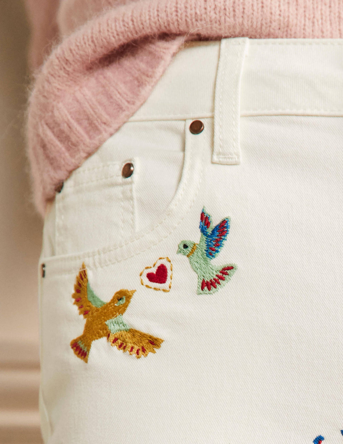 Girlfriend-Jeans-Ecru, Stickerei - Image 2