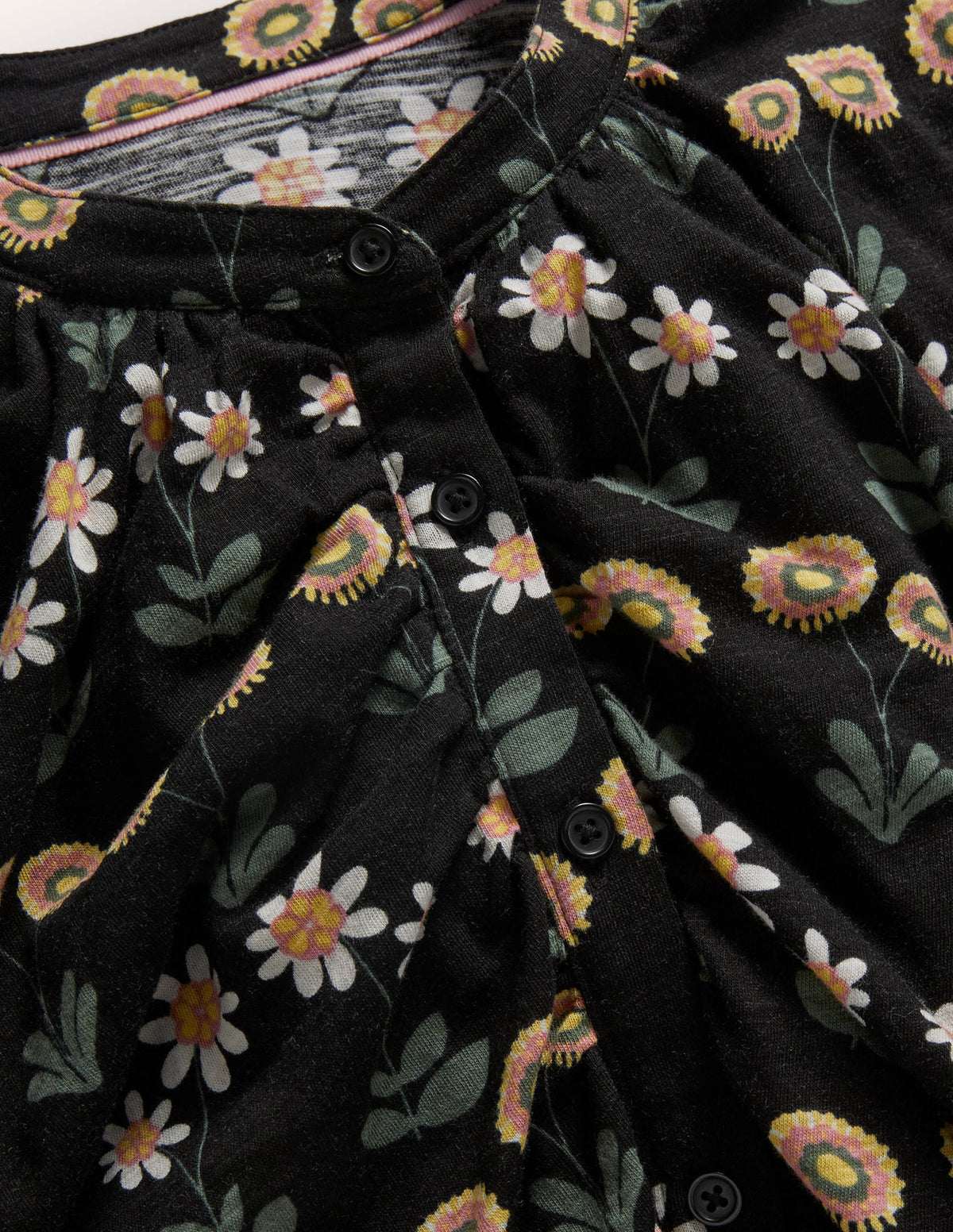 Jerseyshirt mit Rüschen vorne-Schwarz, Zarte Gänseblümchen - Image 6