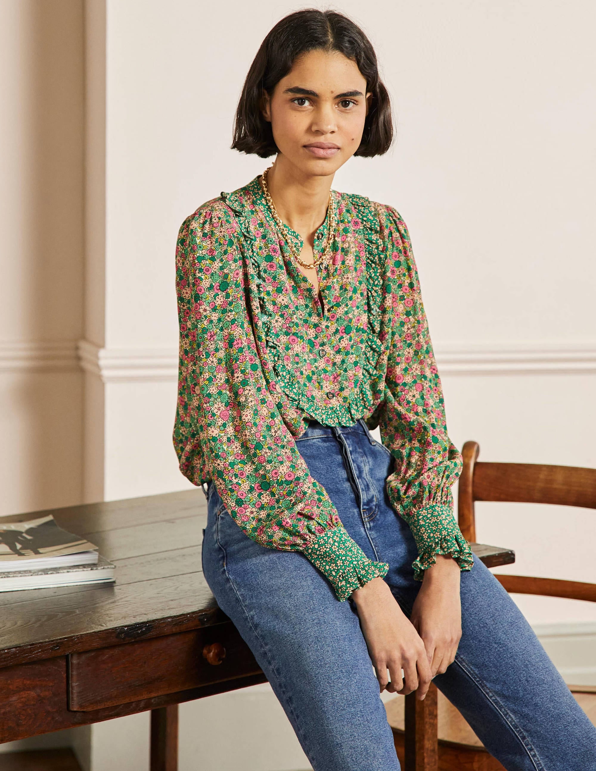 Gemusterte Bluse mit Rüschen-Schottengrün, Gruppierte Blumen - Image 1