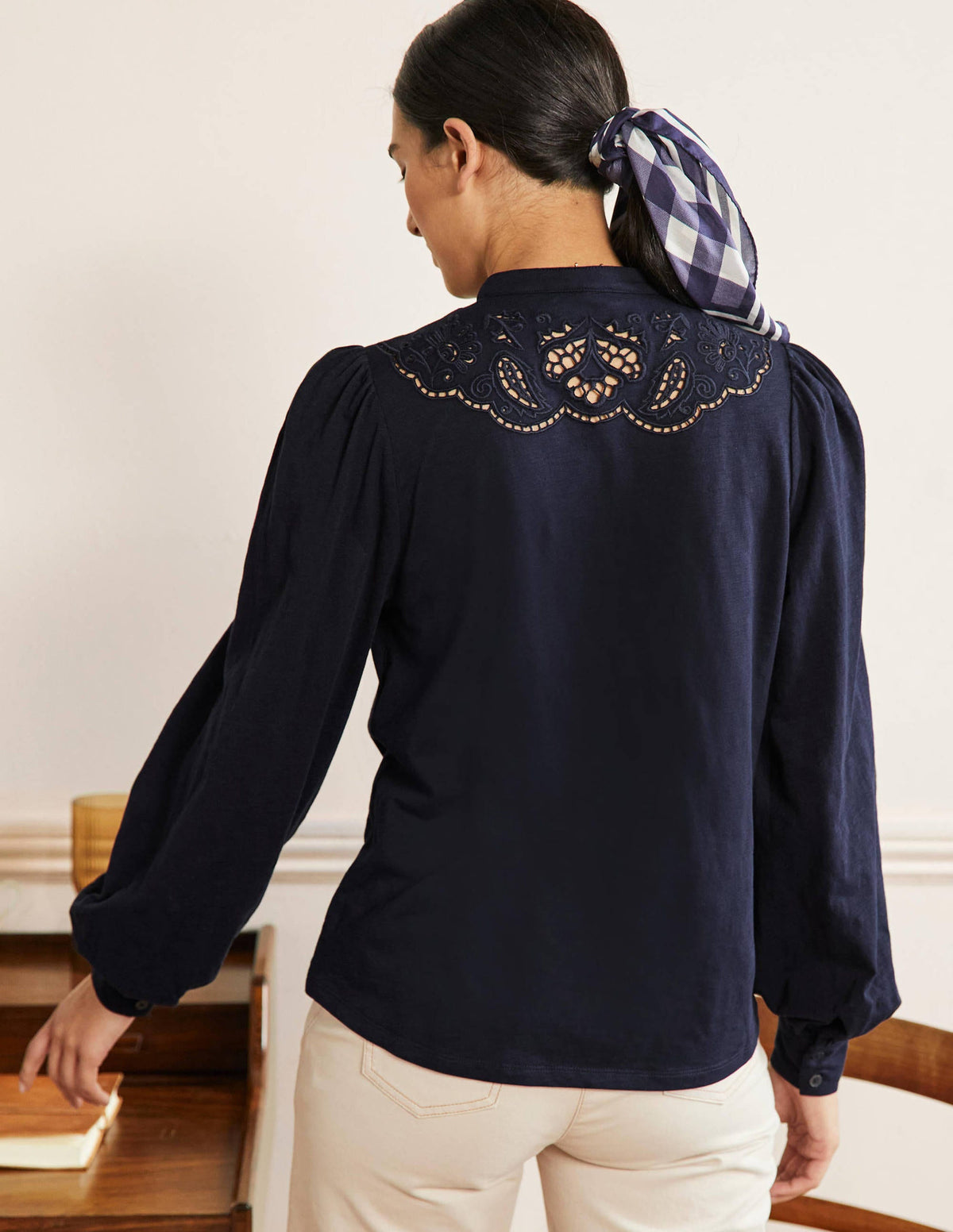 Jerseyhemd mit durchbrochener Stickerei-Marineblau - Image 3