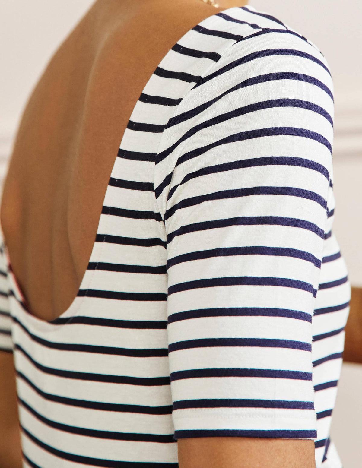 Superweiches T-Shirt mit rundem Rückenausschnitt-Naturweiß/Navy, Gestreift-2