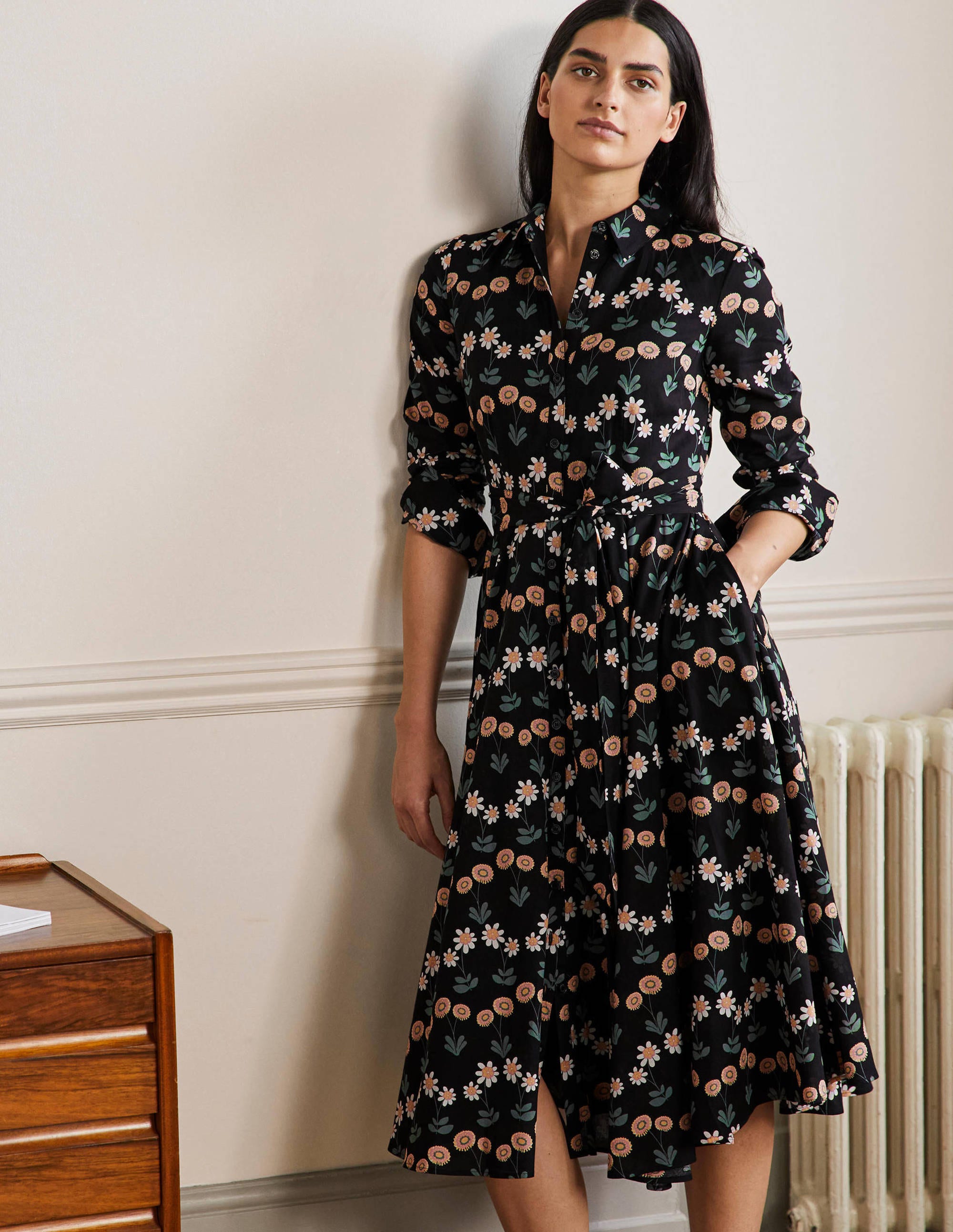 Kitty Midi-Hemdblusenkleid-Schwarz, Zarte Gänseblümchen - Image 4