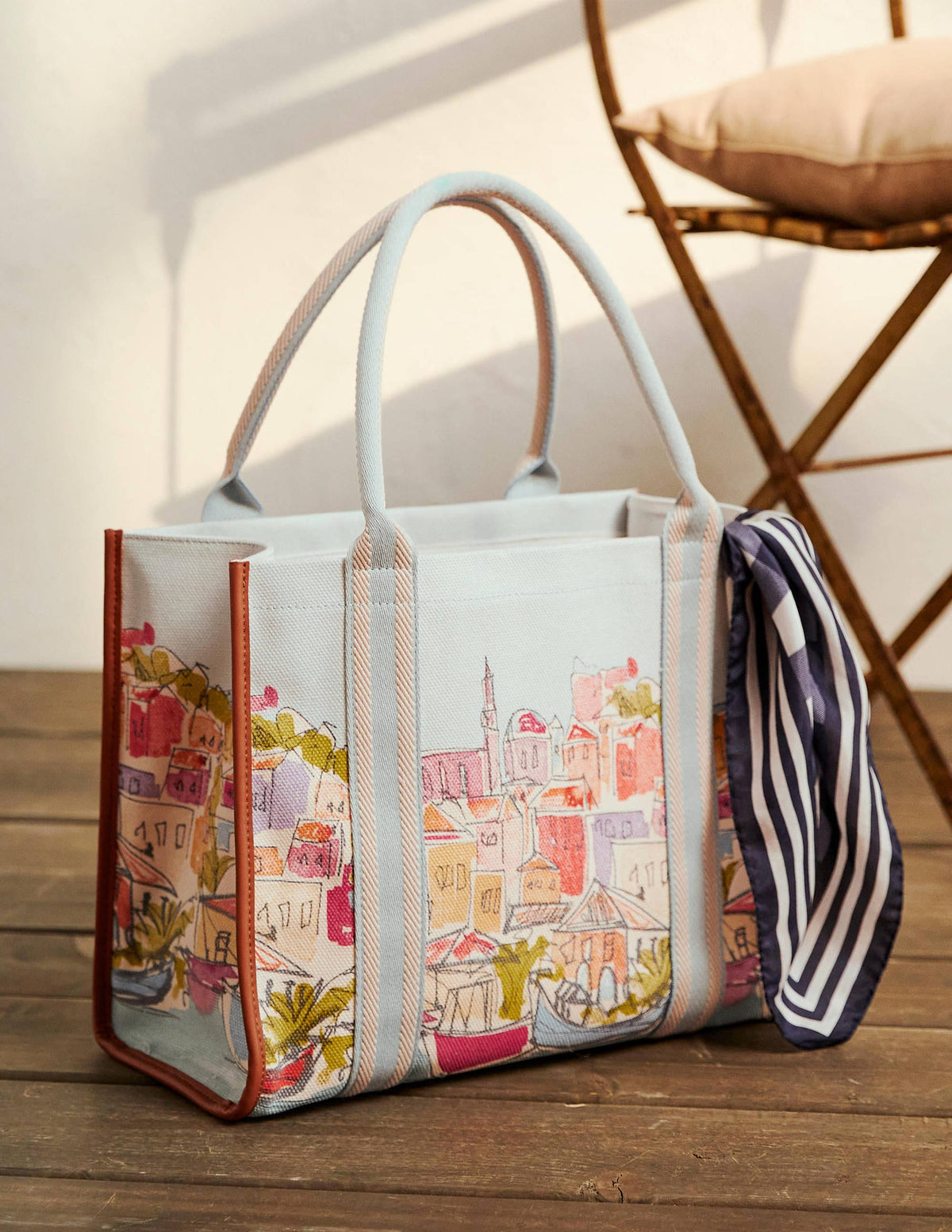 Tilda Canvas-Tragetasche-Regenbogenfarben, Dorfmotiv - Image 1