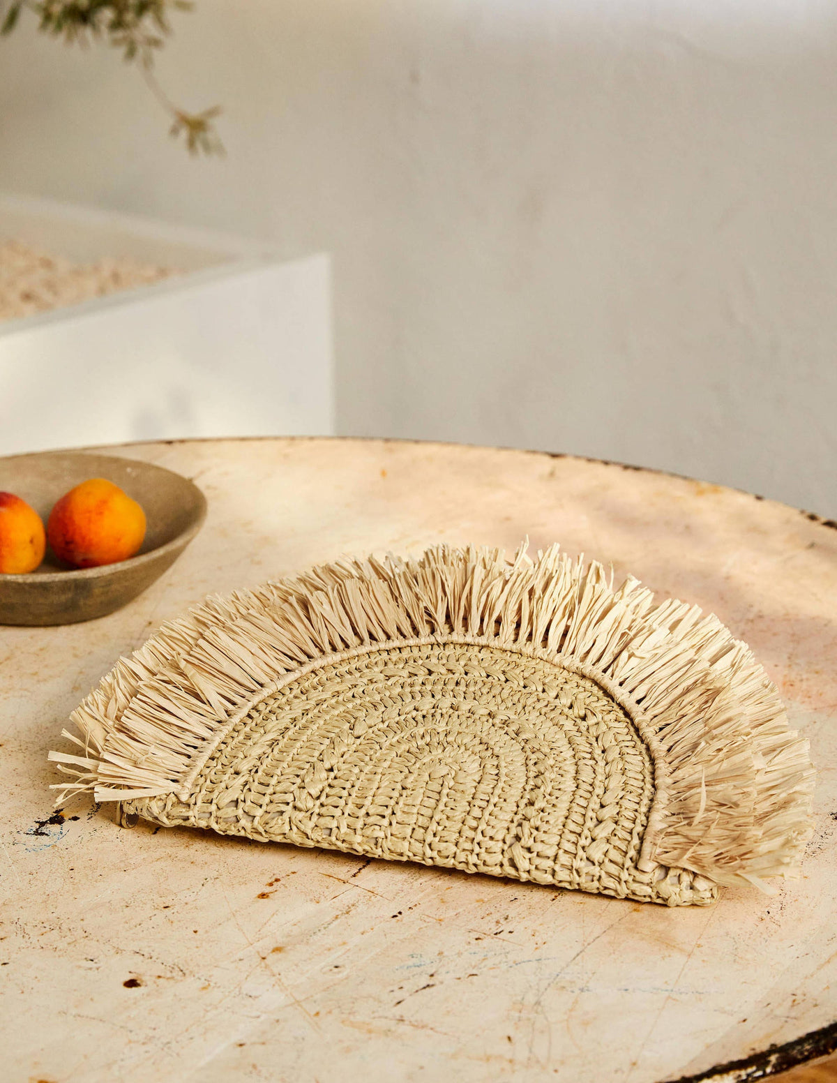 Halbmond-Clutch aus Bast-Natur-1