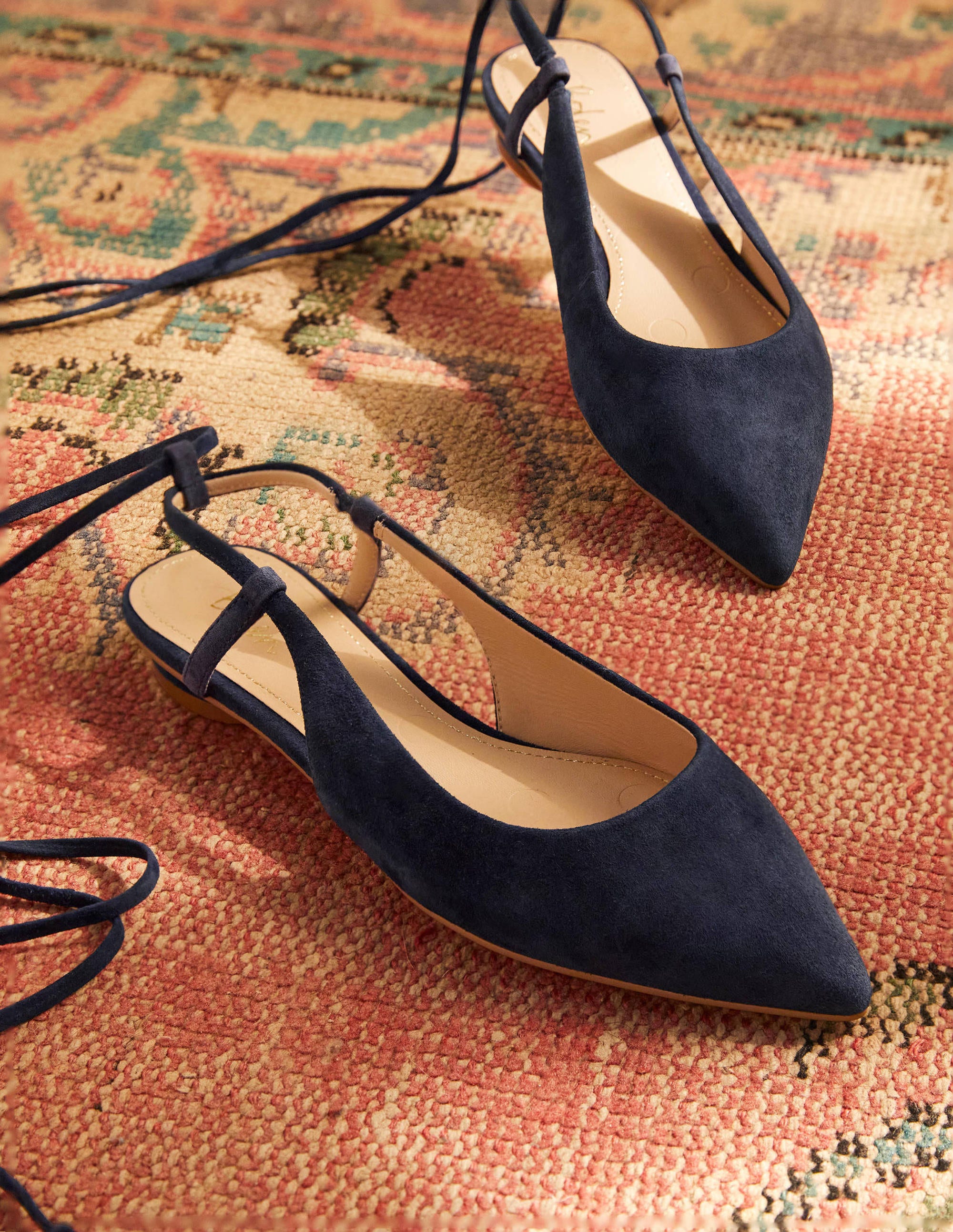 Chaussures plates à bout pointu nouées à la cheville-Daim bleu marine - Image 1