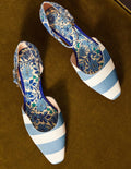 Gemusterte flache Pumps aus Leinen-Graublau, Blumenmuster