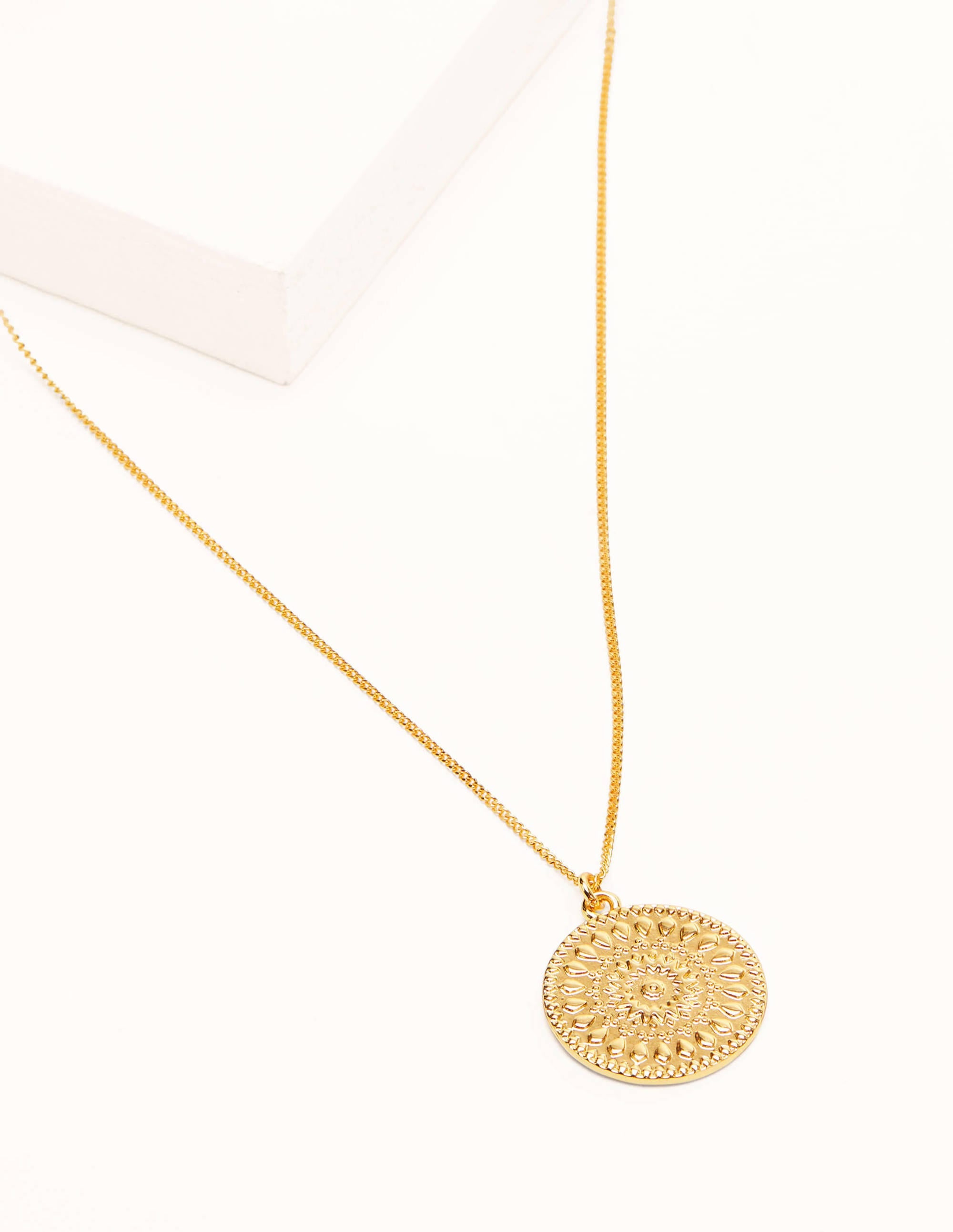Halskette mit gemustertem Scheibenanhänger-Gold-Metallic - Image 2