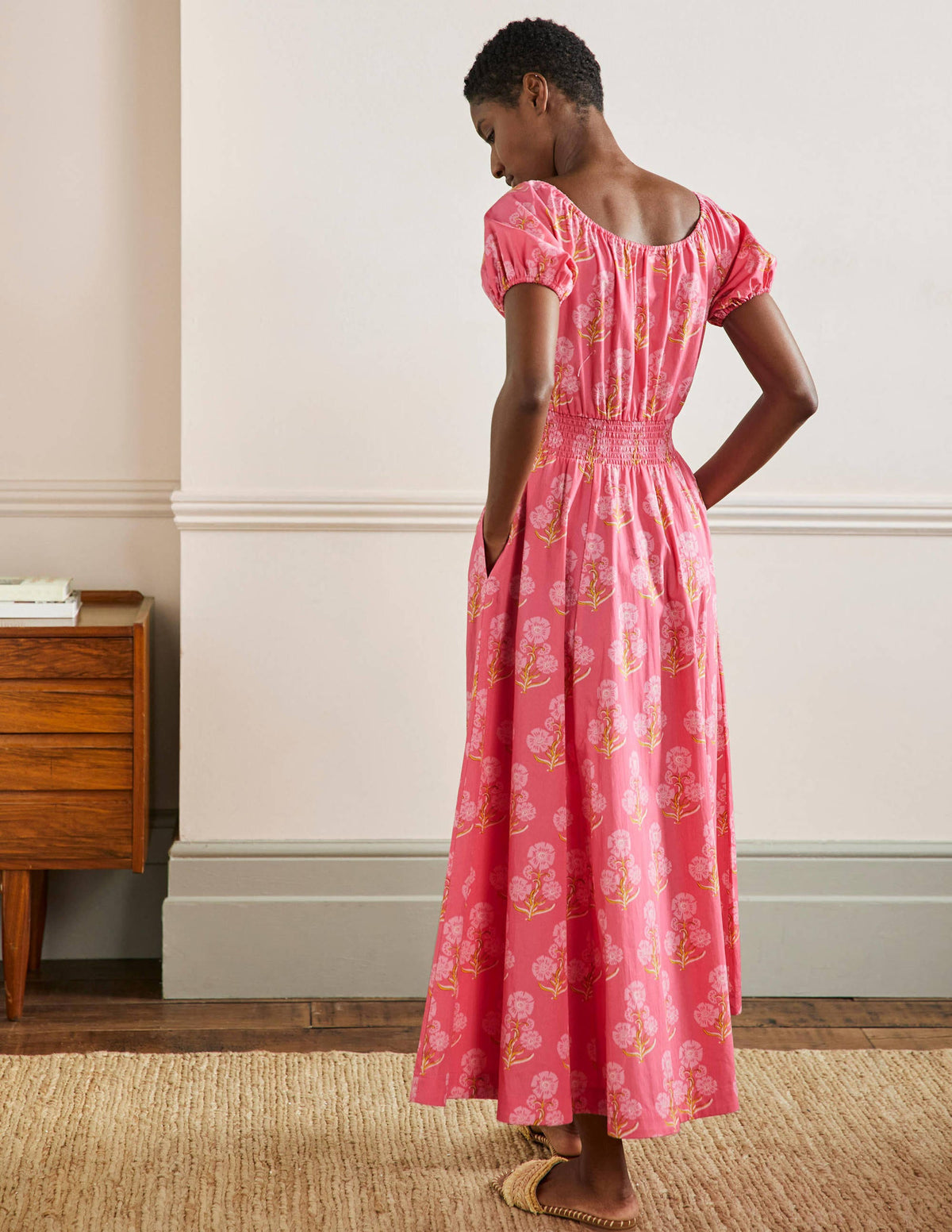 Maxikleid mit Rundhalsausschnitt-Korallenrot, Blumen-Holzschnittmuster - Image 3