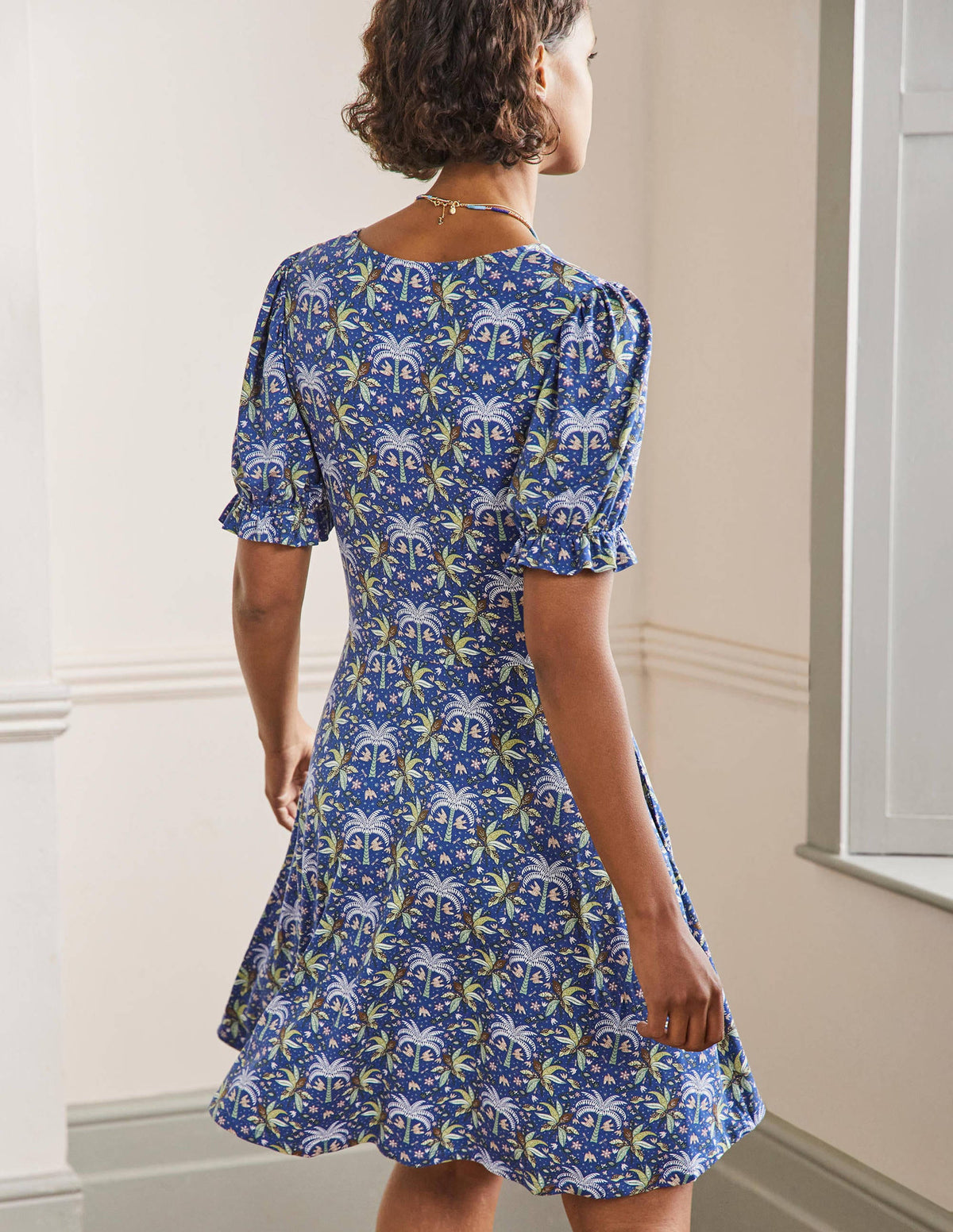 Jerseykleid mit V-Ausschnitt-Meeresblau, Orientalisches Palmenmuster-3