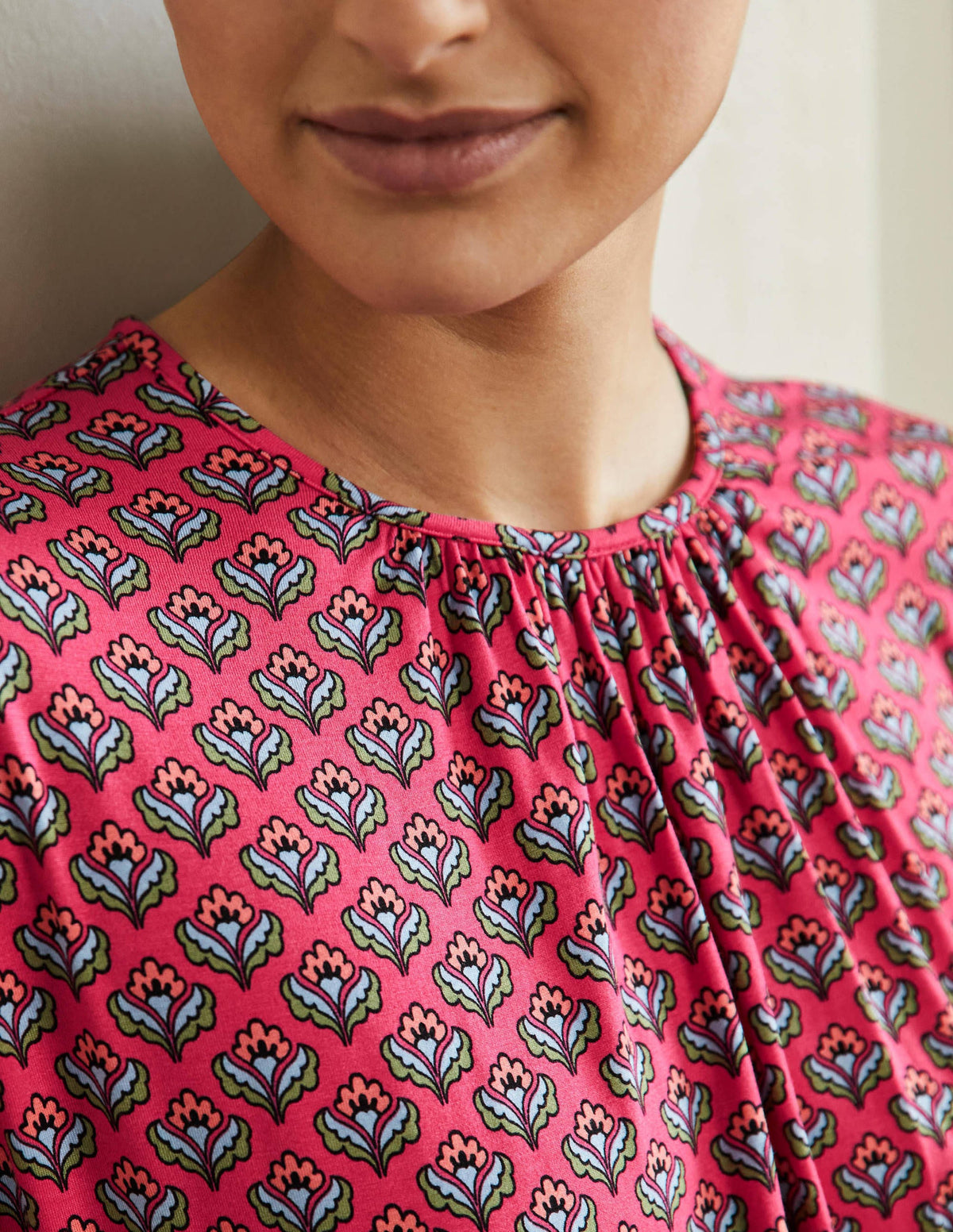 Midikleid aus Jersey-Rettichrot, Geometrisches Muster - Image 2