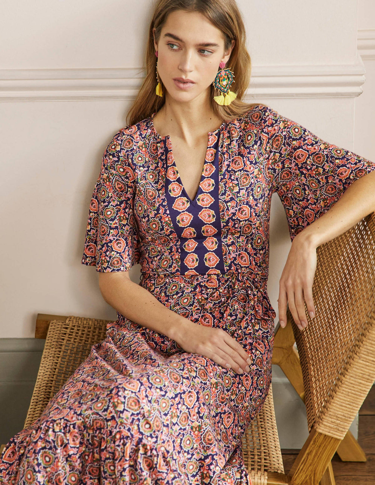 Jersey-Maxikleid mit gekerbtem Ausschnitt-Mitternachtsblau, Dekorative Blüten - Image 4
