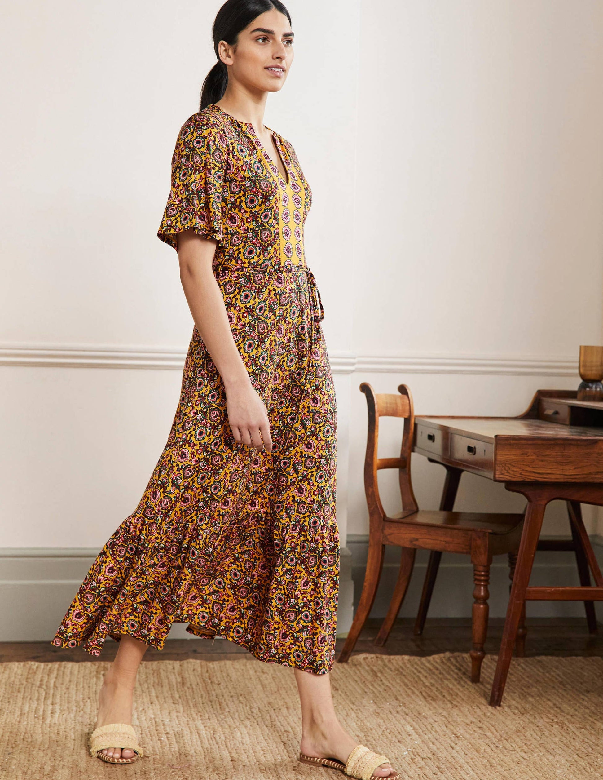Jersey-Maxikleid mit gekerbtem Ausschnitt-Honiggelb, Dekorative Blüten-1