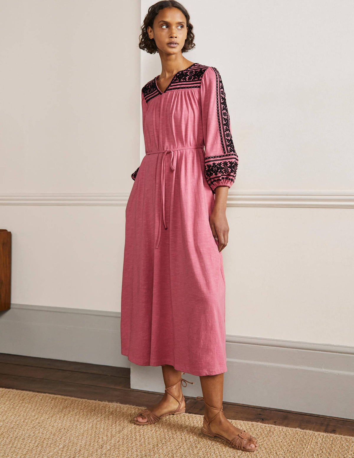 Jersey-Midikleid mit Stickerei-Staubrot-1