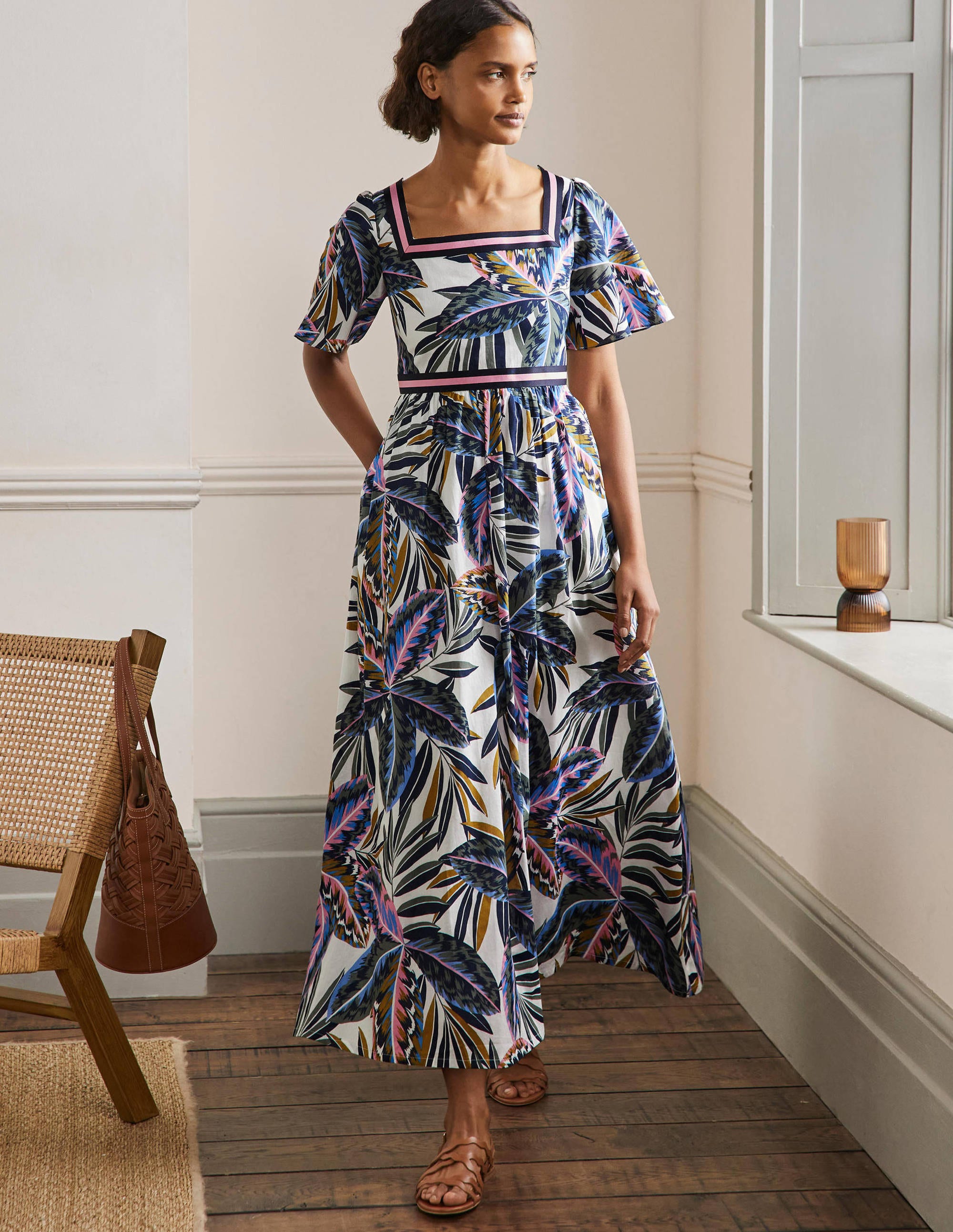 Maxikleid mit Bortendetail-Bunt, Exotische Blätter - Image 1
