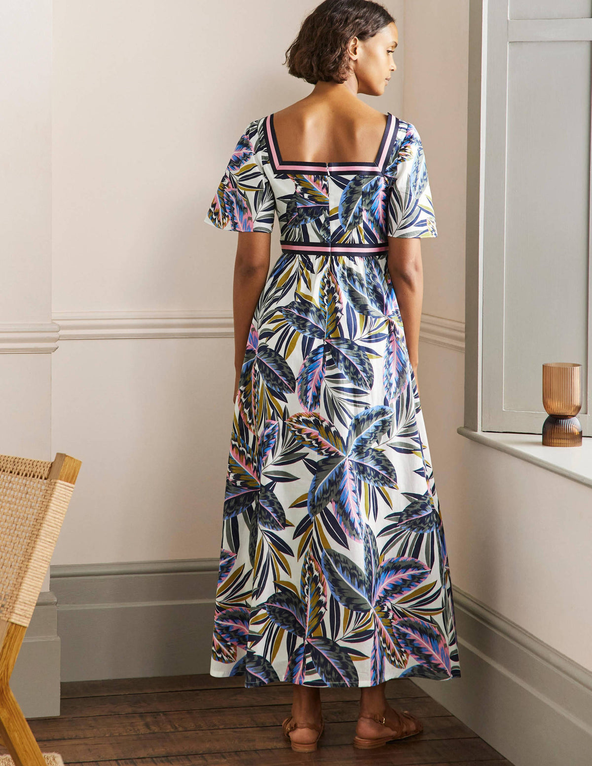 Maxikleid mit Bortendetail-Bunt, Exotische Blätter - Image 3
