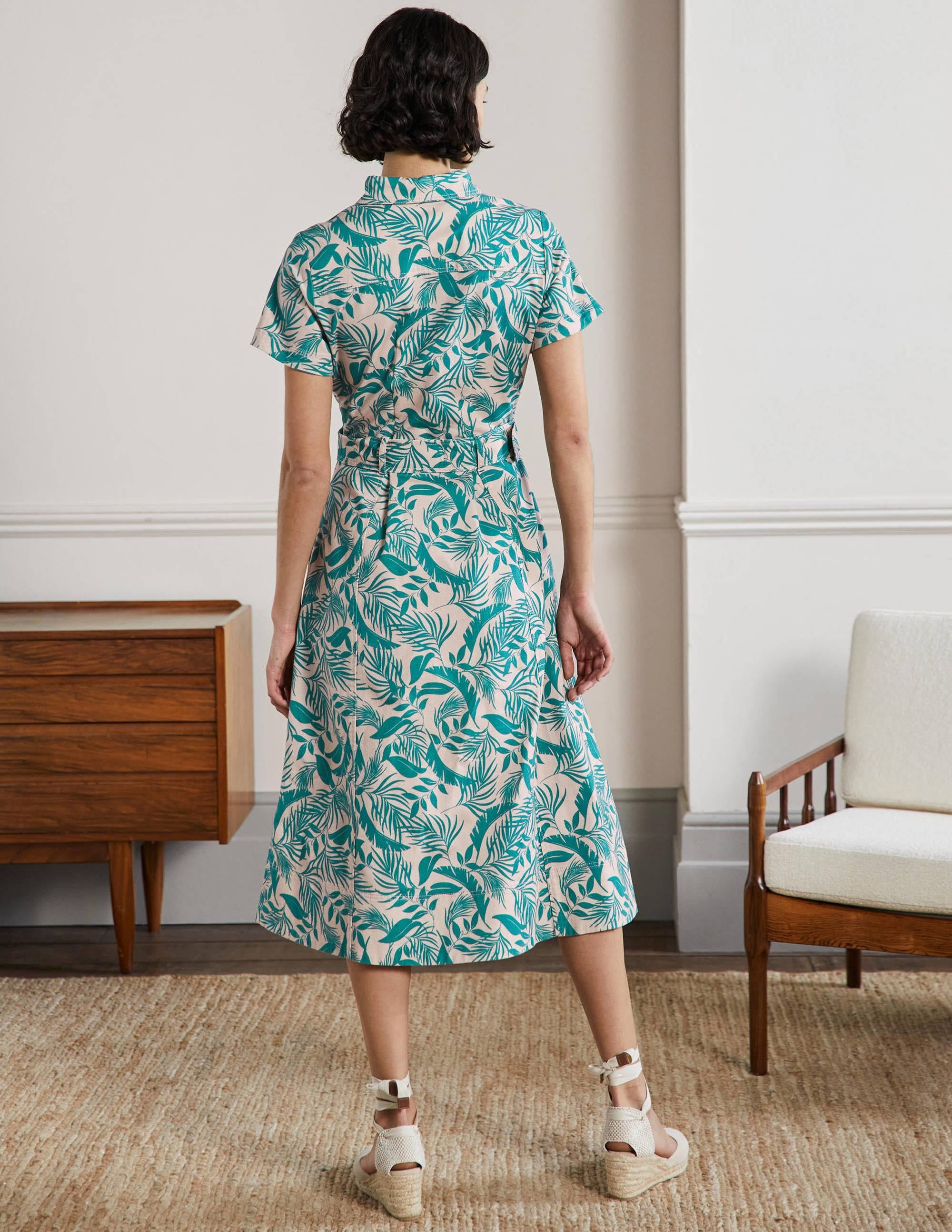 Midi-Hemdblusenkleid mit Gürtel-Milchshake, Tropische Blätter - Image 3