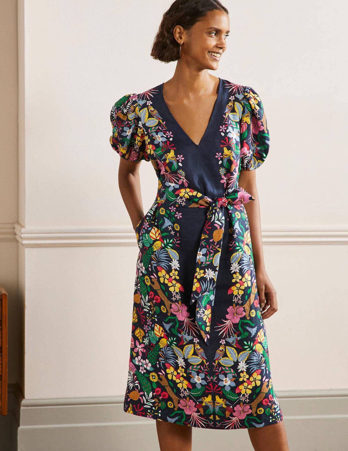 Midikleid aus Leinen mit Puffärmeln-Navy, Exotisches Paradies-6