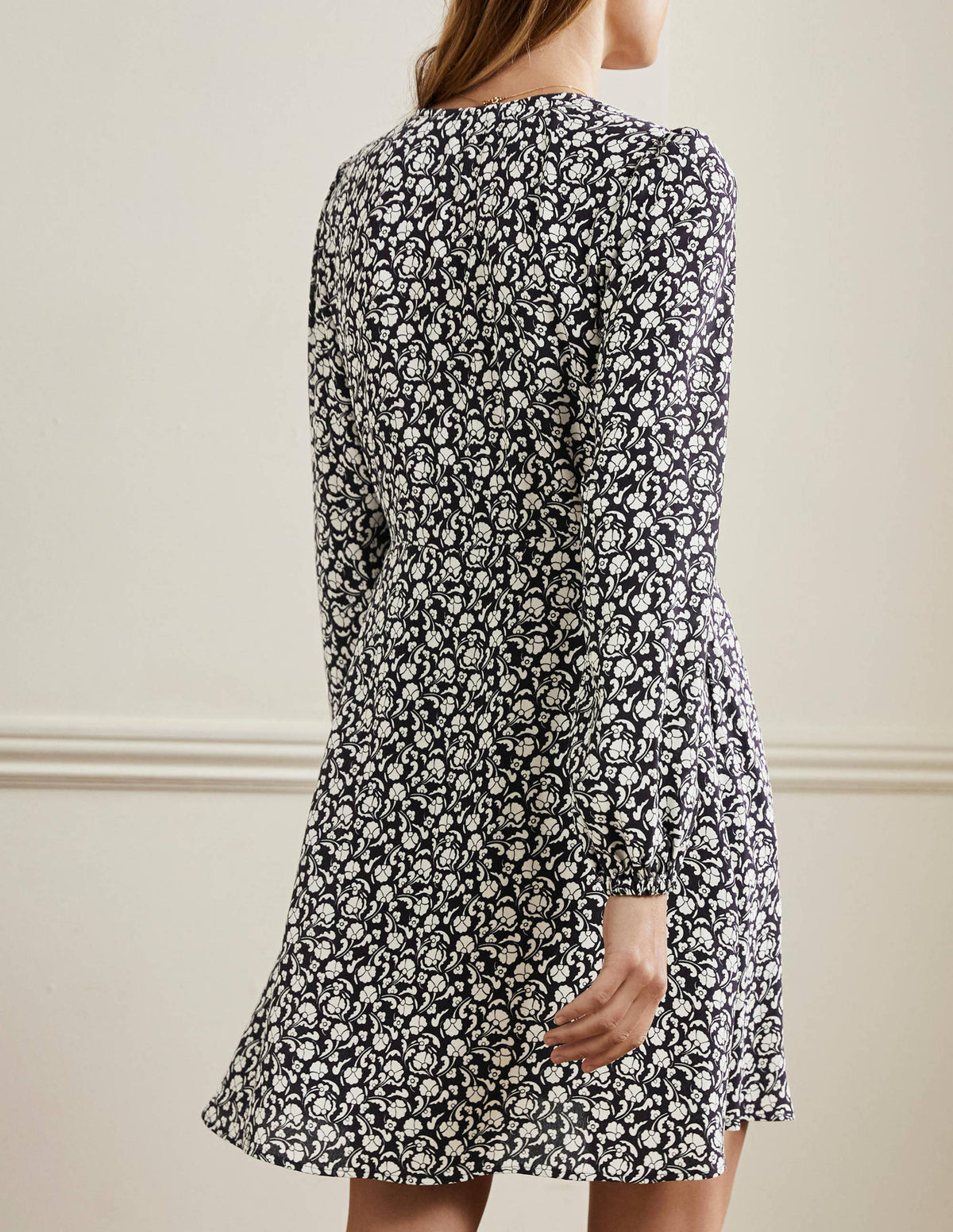 Kleid mit V-Ausschnitt-Navy, Zarte Knospen-3