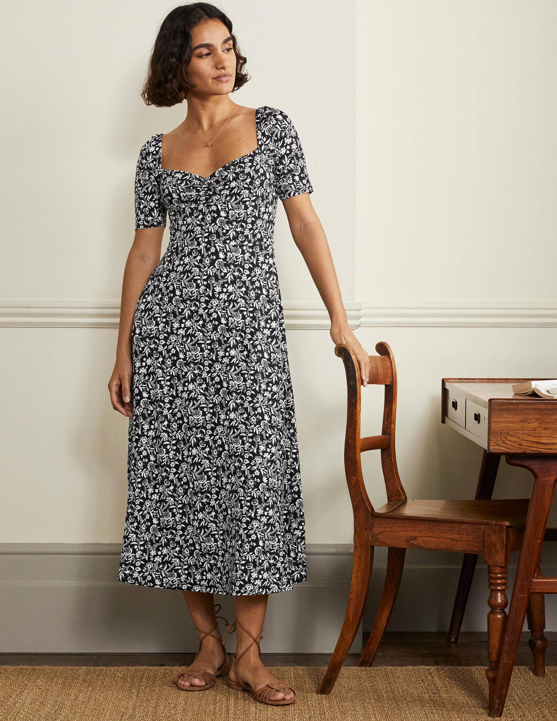 Jersey-Midikleid mit Herzausschnitt-Schwarz, Hübsches Blumenmuster-1