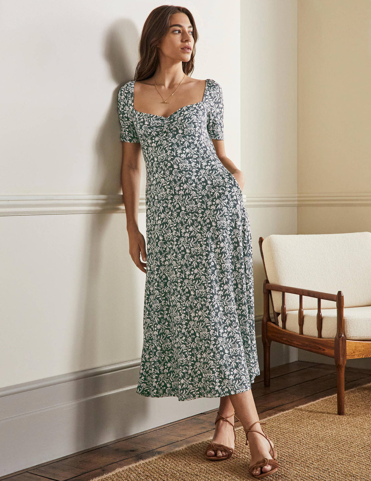 Jersey-Midikleid mit Herzausschnitt-Olivgrün, Hübsches Blumenmuster - Image 1