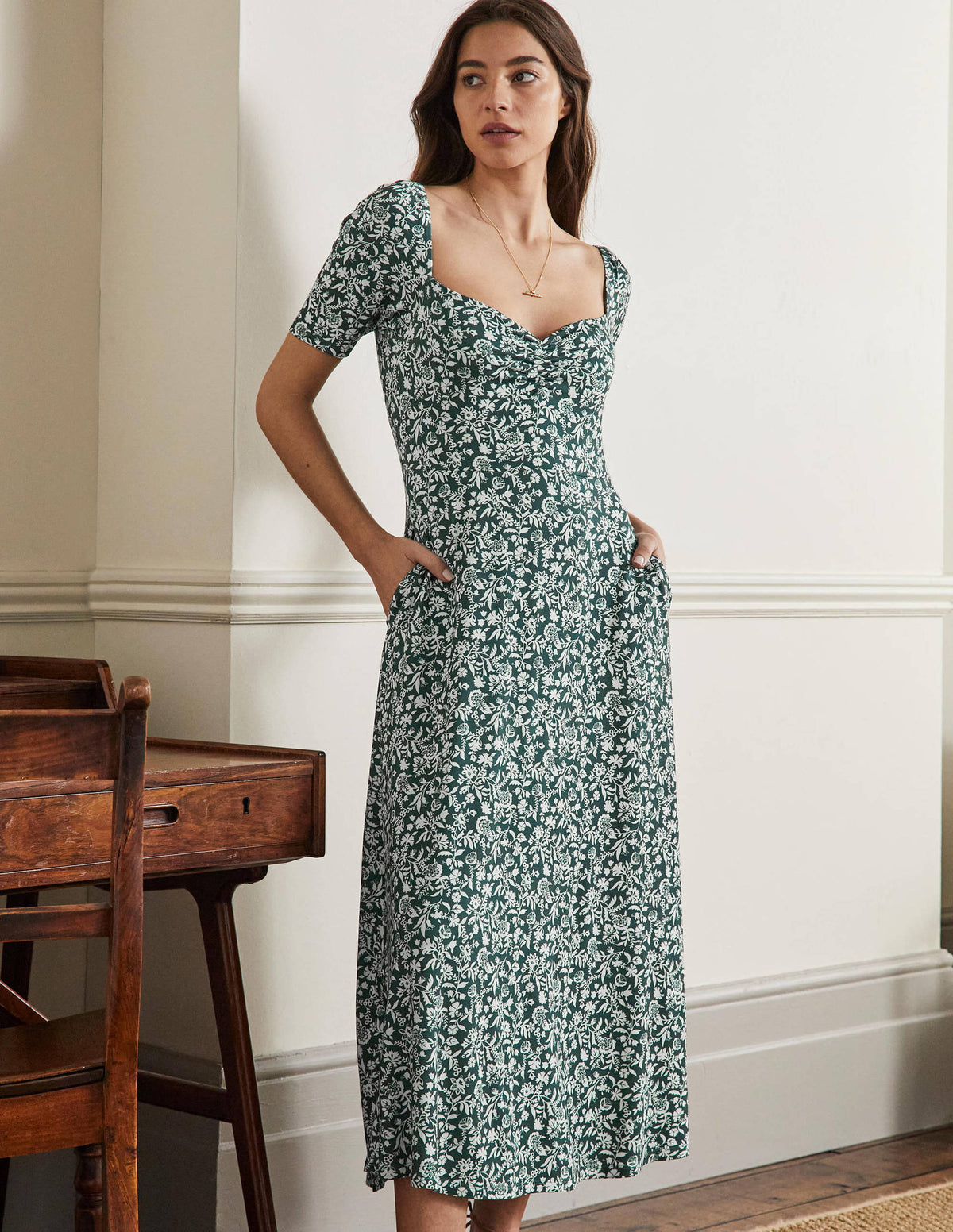 Jersey-Midikleid mit Herzausschnitt-Olivgrün, Hübsches Blumenmuster - Image 4