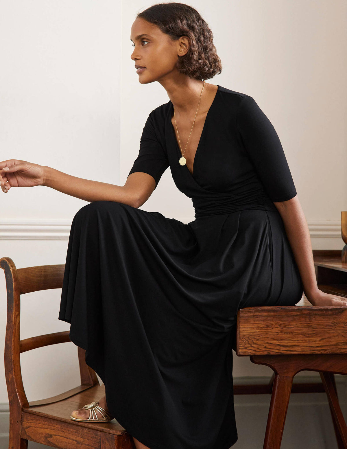 Midikleid aus Jersey mit geraffter Taille-Schwarz - Image 4
