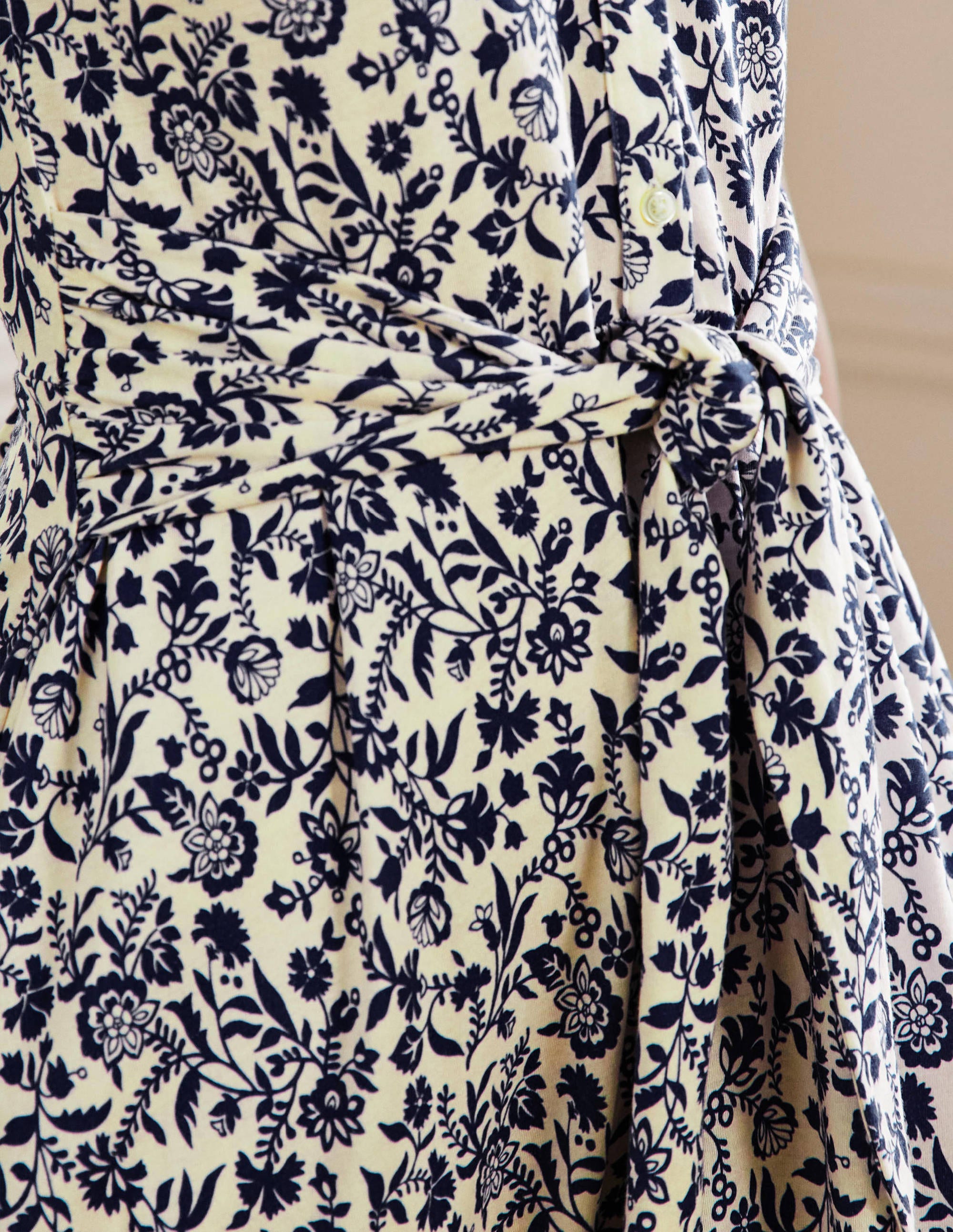 Jersey-Hemdblusenkleid mit Taillengürtel-Französisches Navy, Hübsches Blumenmuster - Image 2