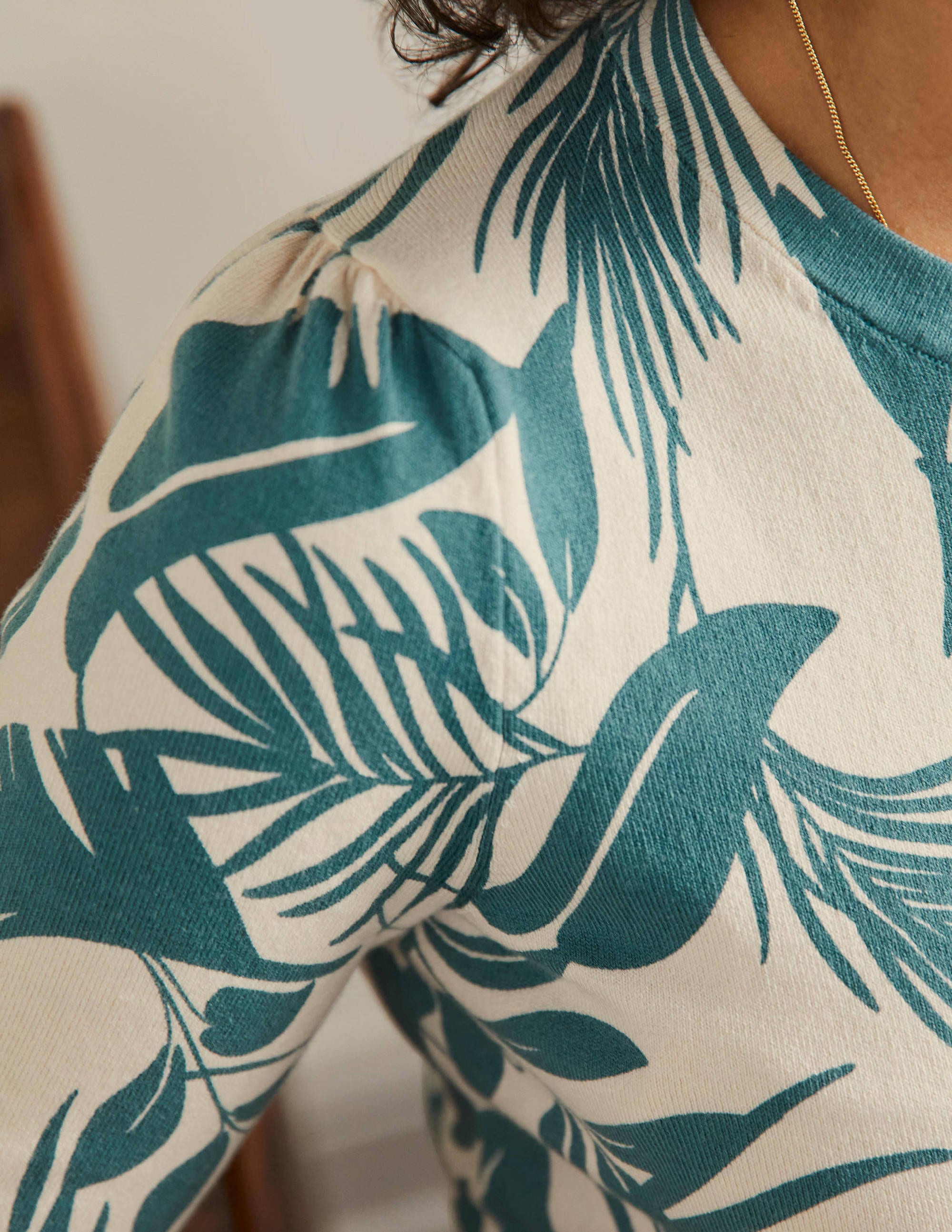 Top col rond en maille de coton-Milkshake, feuillage tropical - Image 2