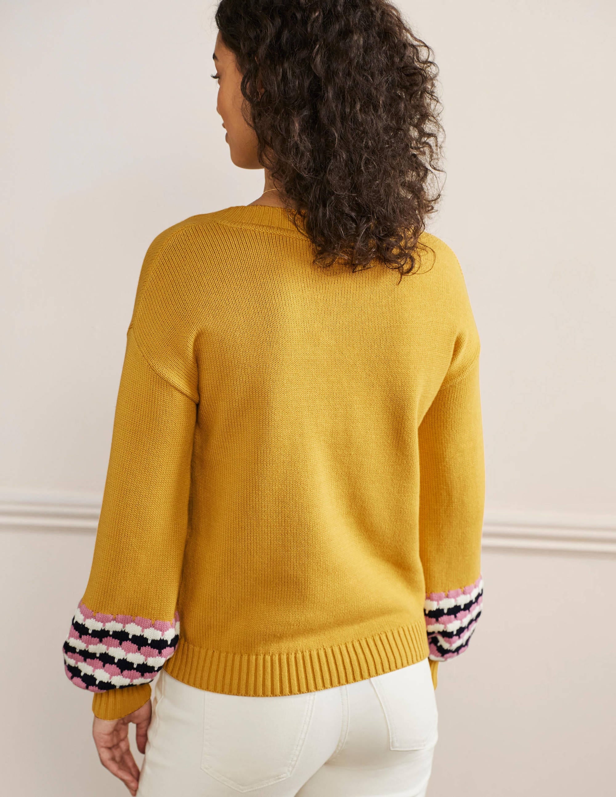 Pullover mit V-Ausschnitt und Ziernähten an den Bündchen-Buttergelb, Gestreift - Image 3