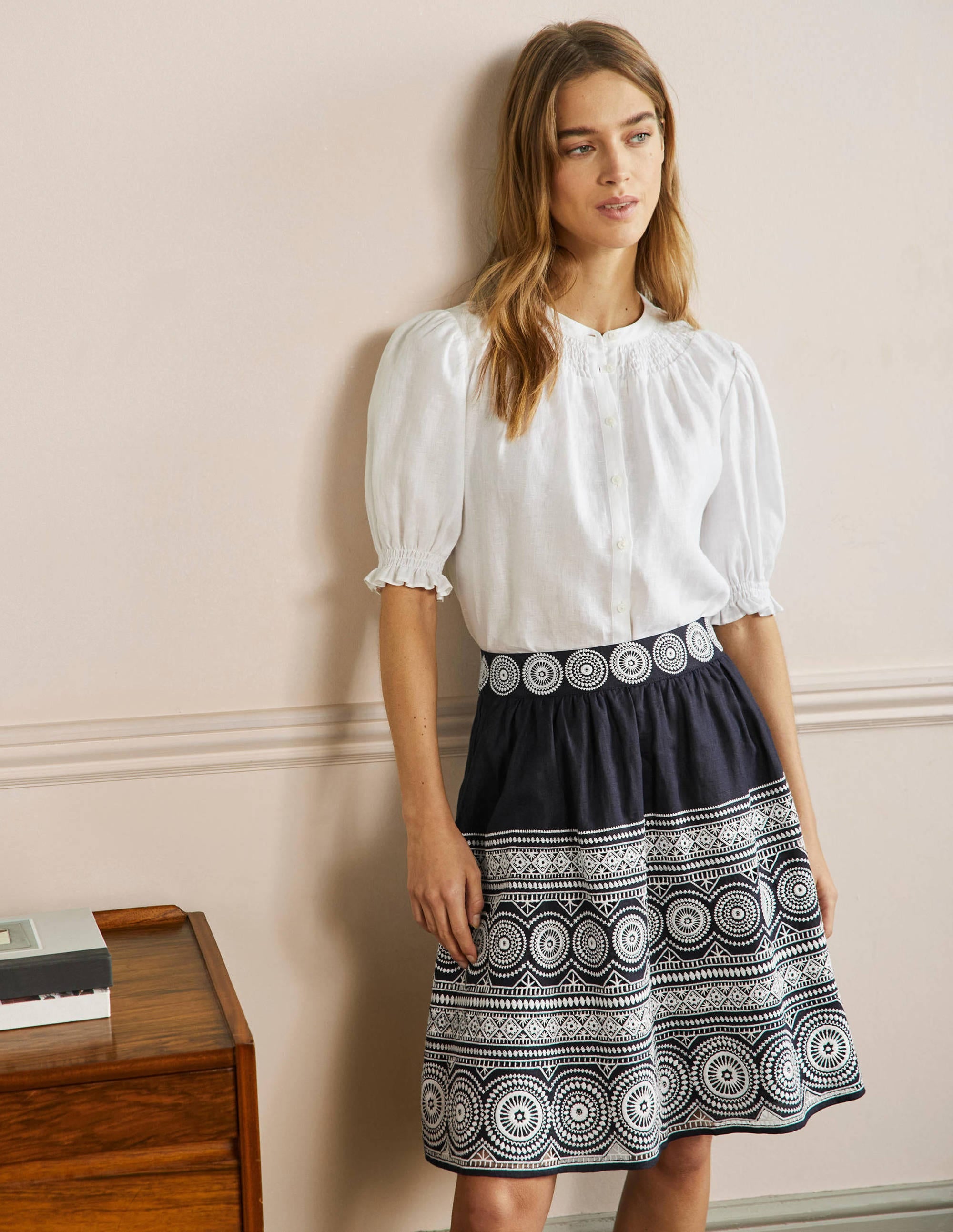 Tamsin Leinenrock mit Stickerei-Navy, Stickerei - Image 1