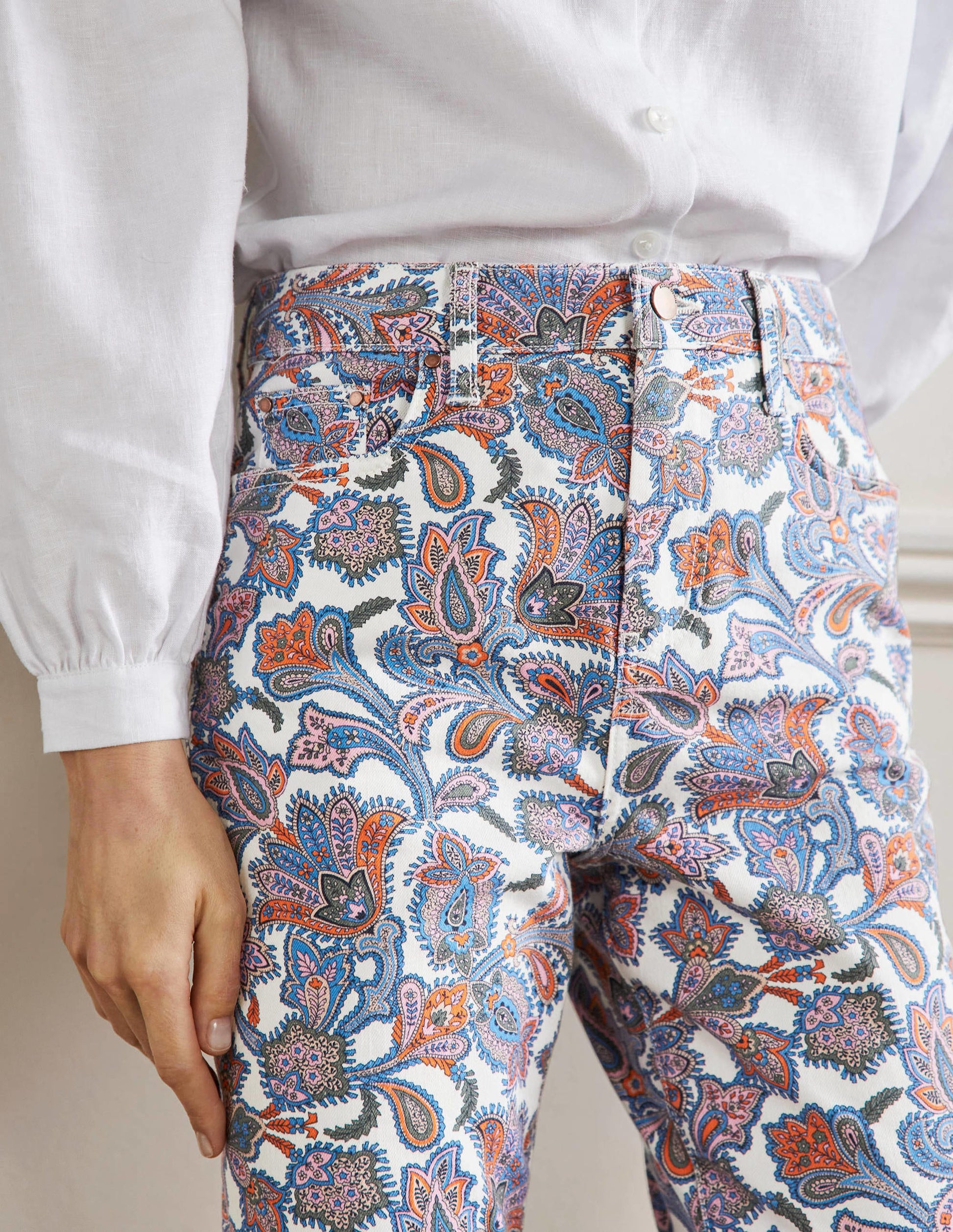 7/8-Jeans mit Schlag-Naturweiß, Paisley-Knospen-2